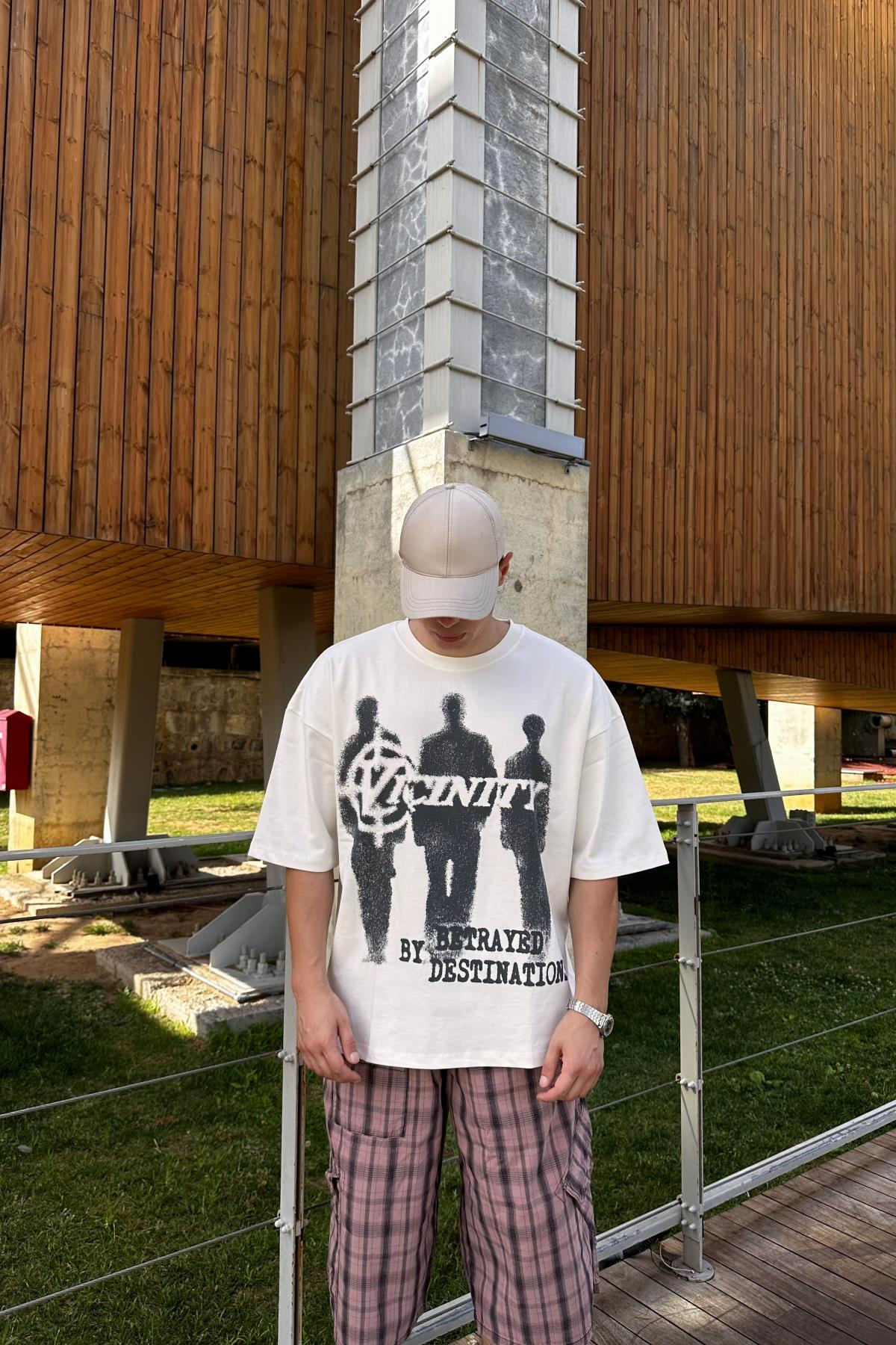 Betrayed Baskılı Krem Oversize Tshirt  T1130