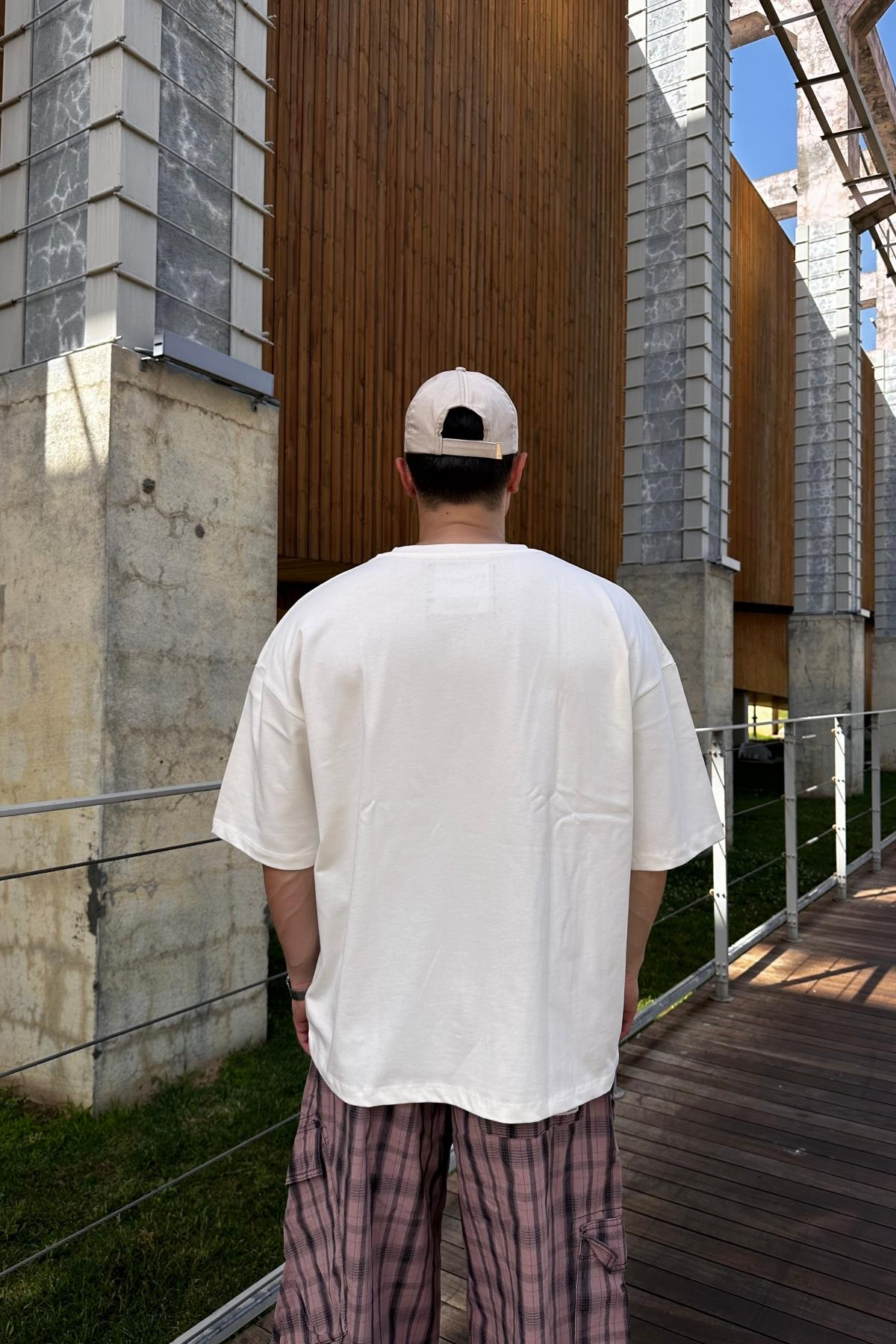 Betrayed Baskılı Krem Oversize Tshirt  T1130