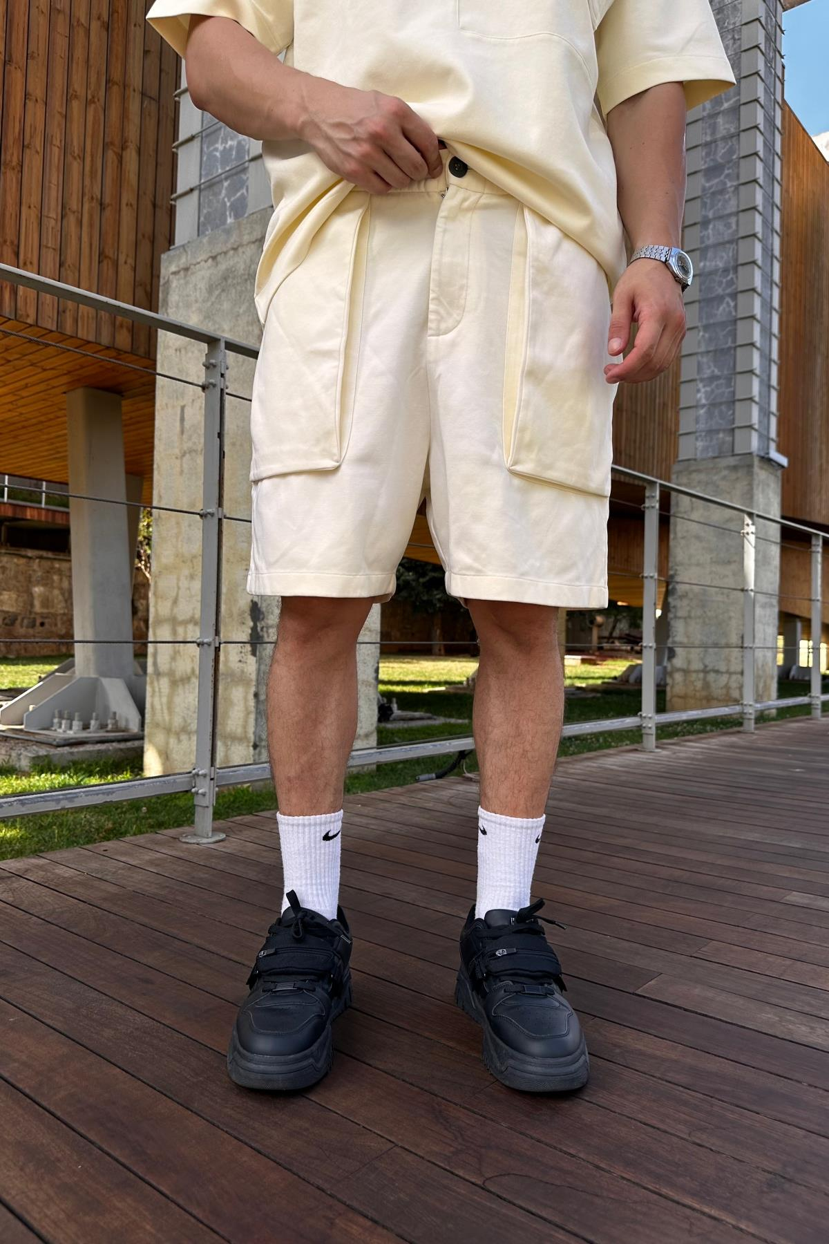 Cep Detay Krem Oversize Şort Tshirt Takım TKM143