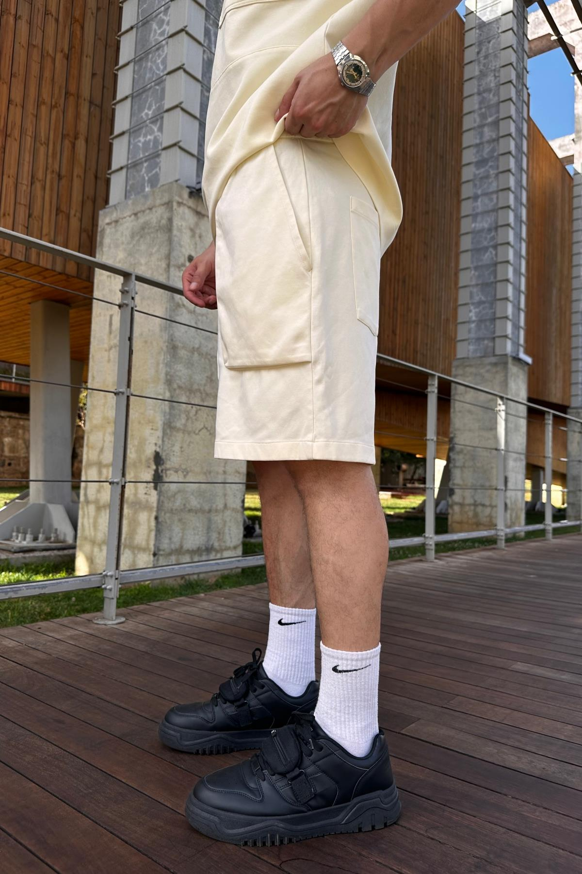 Cep Detay Krem Oversize Şort Tshirt Takım TKM143
