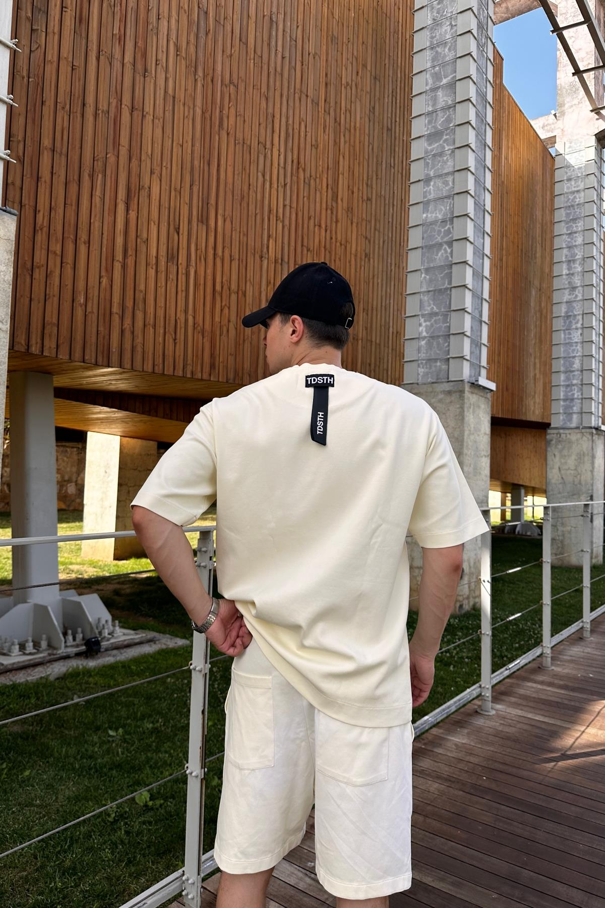 Cep Detay Krem Oversize Şort Tshirt Takım TKM143