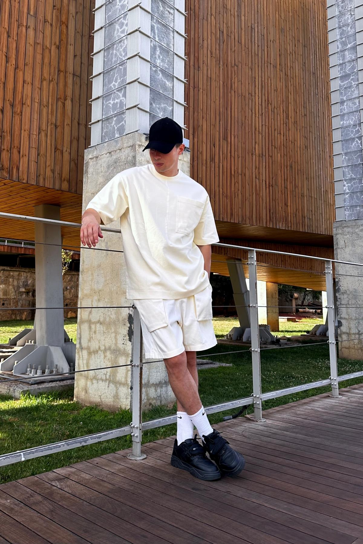 Cep Detay Krem Oversize Şort Tshirt Takım TKM143