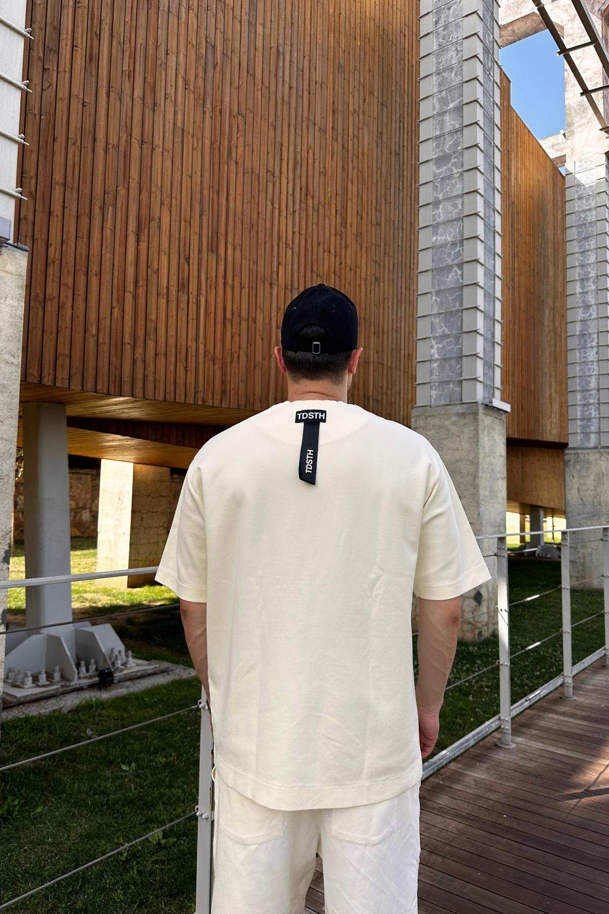 Cep Detay Krem Oversize Şort Tshirt Takım TKM143