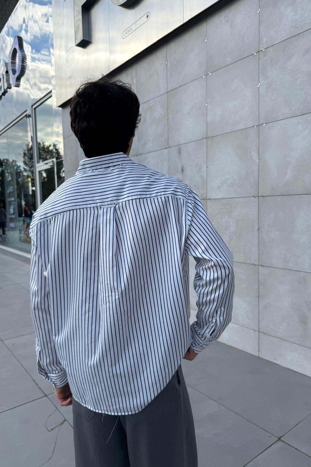 Çizgili Beyaz Oversize Boxy Fit Gömlek KN01