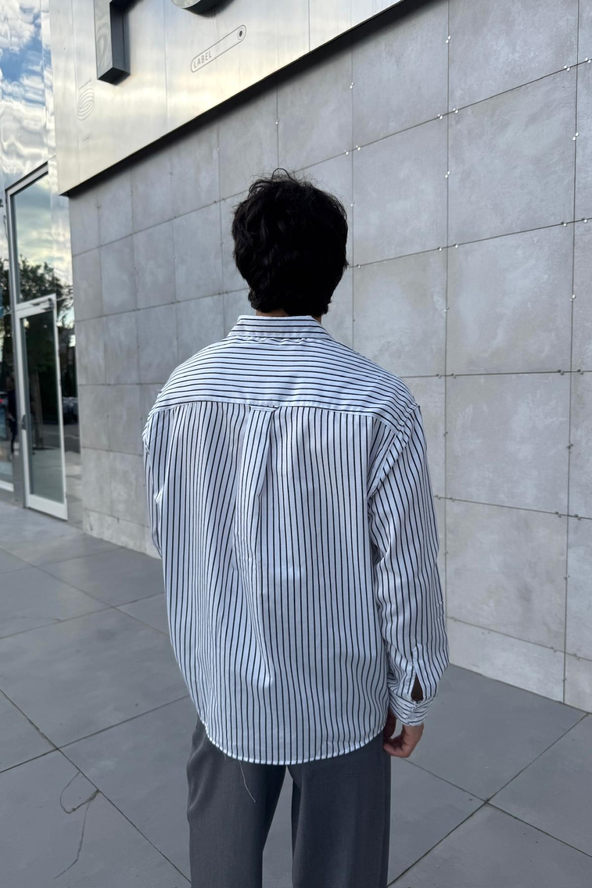 Çizgili Beyaz Oversize Boxy Fit Gömlek KN01
