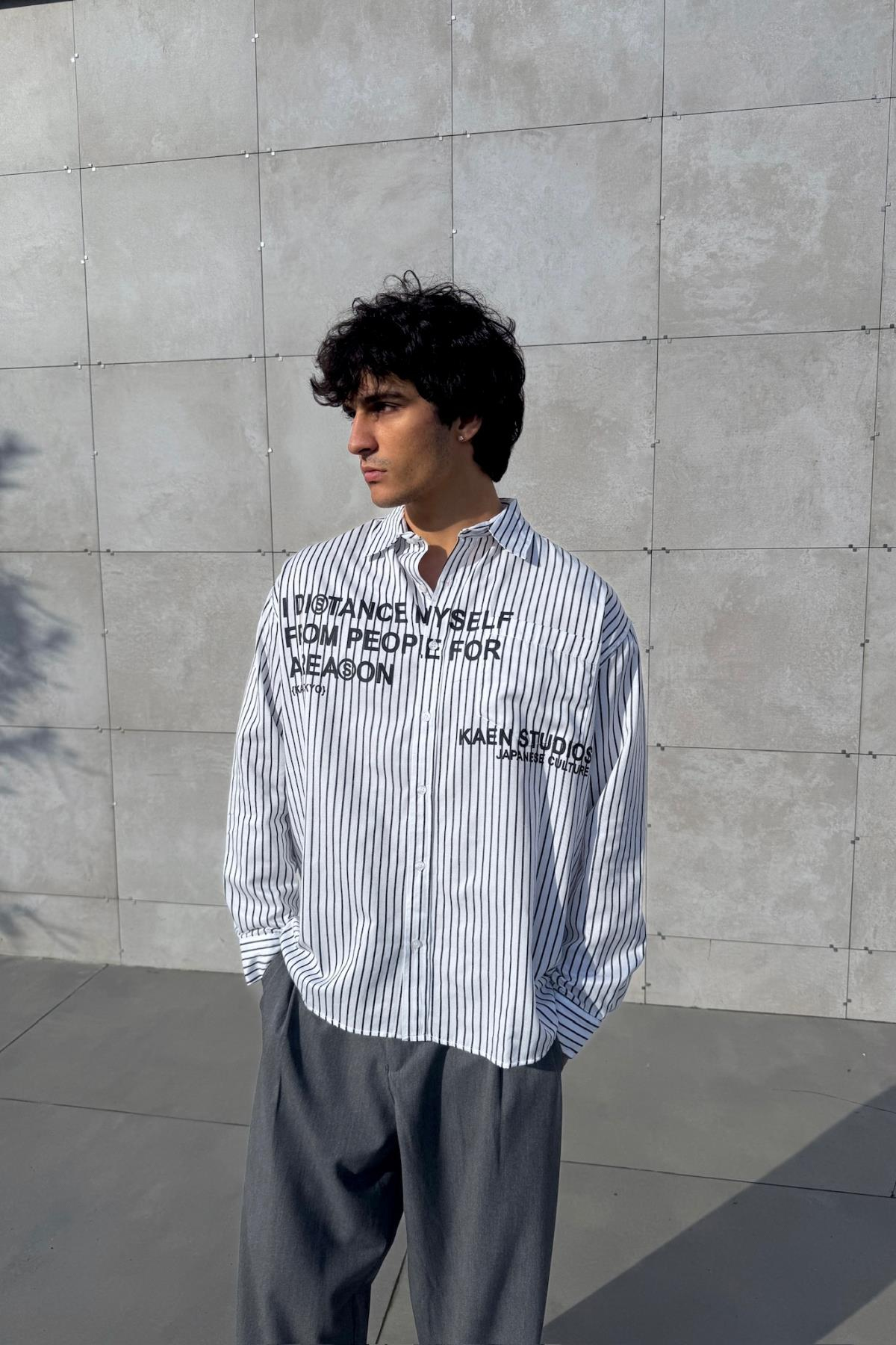 Çizgili Beyaz Oversize Boxy Fit Gömlek KN01