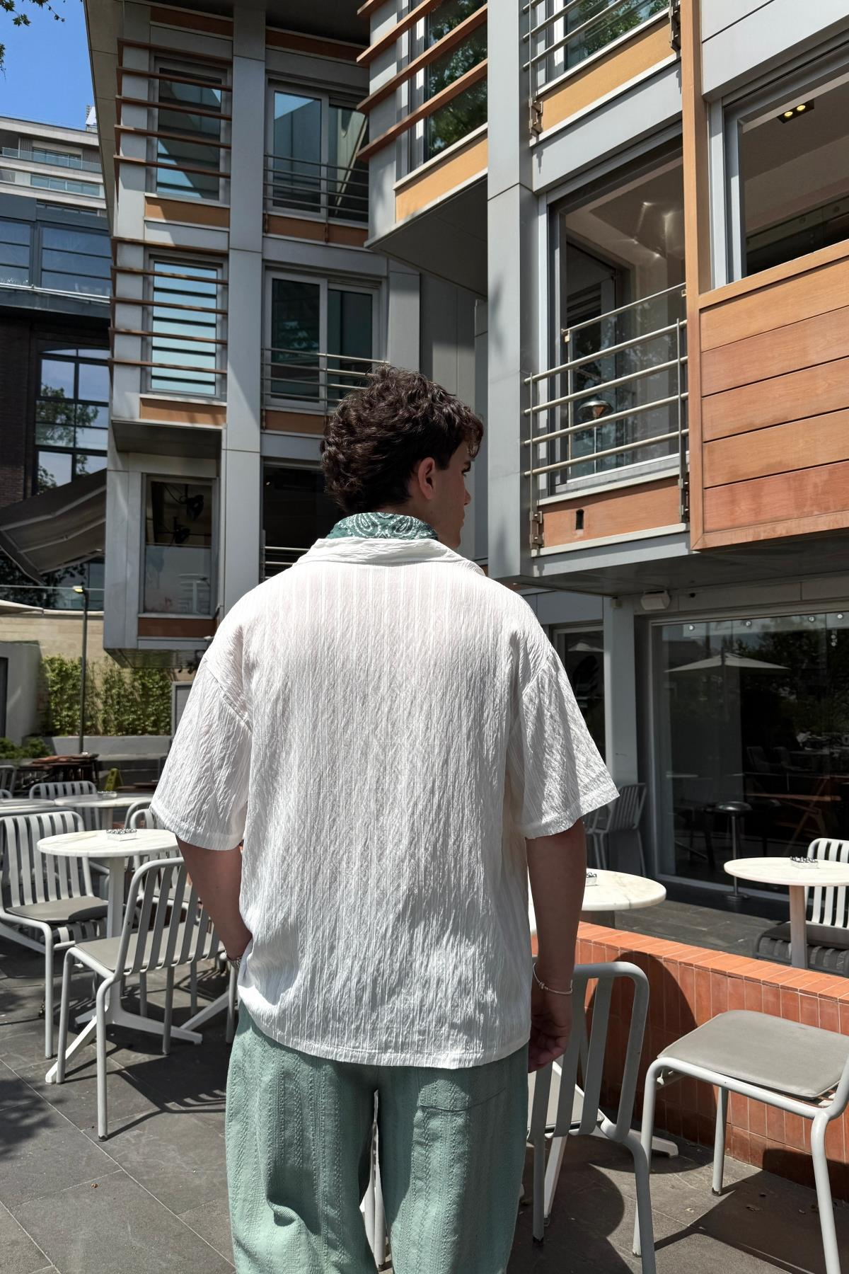 Çizgili İnce Kumaş Oversize Beyaz Gömlek