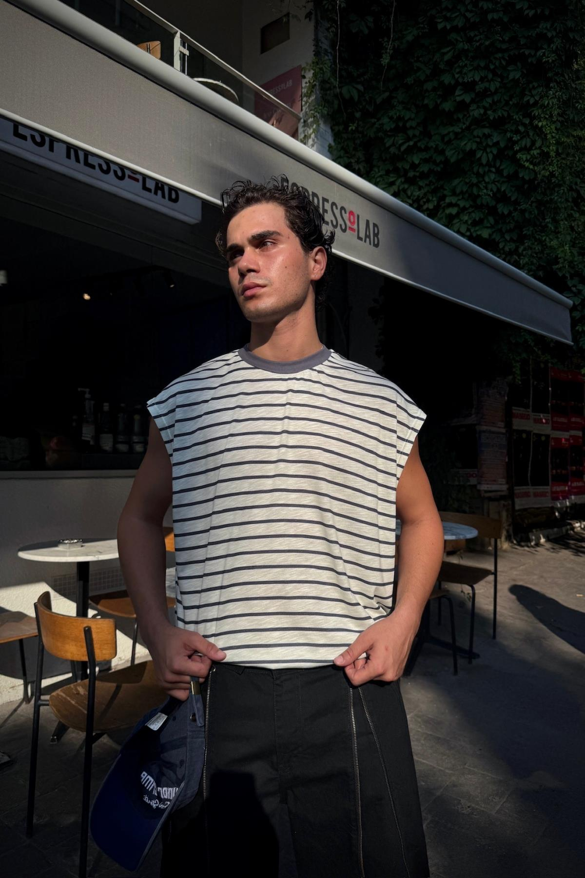 Çizgili Koyu Yaka Oversize Kolsuz Tshirt  T1141