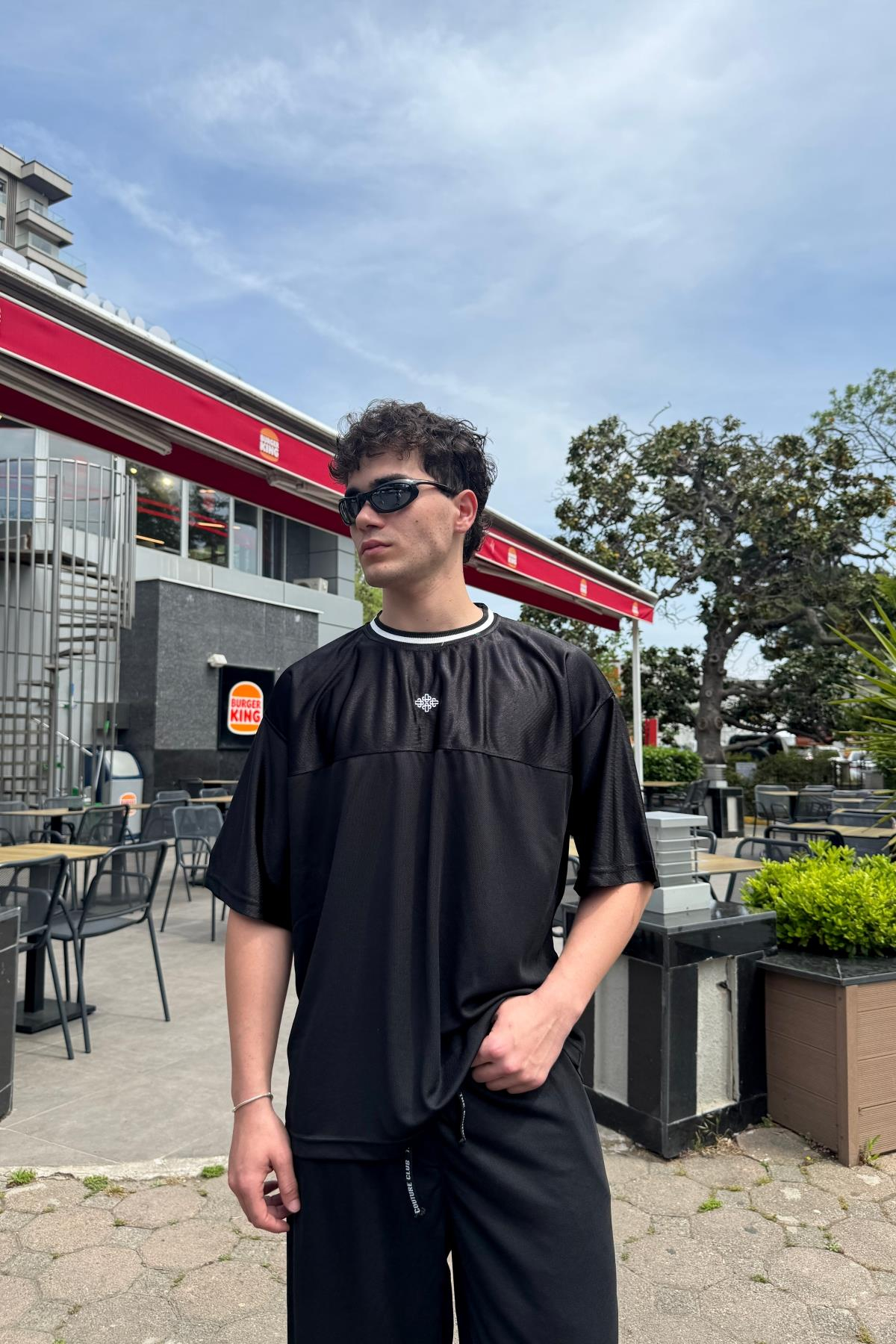 Couture Nakışlı Şerit Detay Siyah File Oversize Forma Tshirt