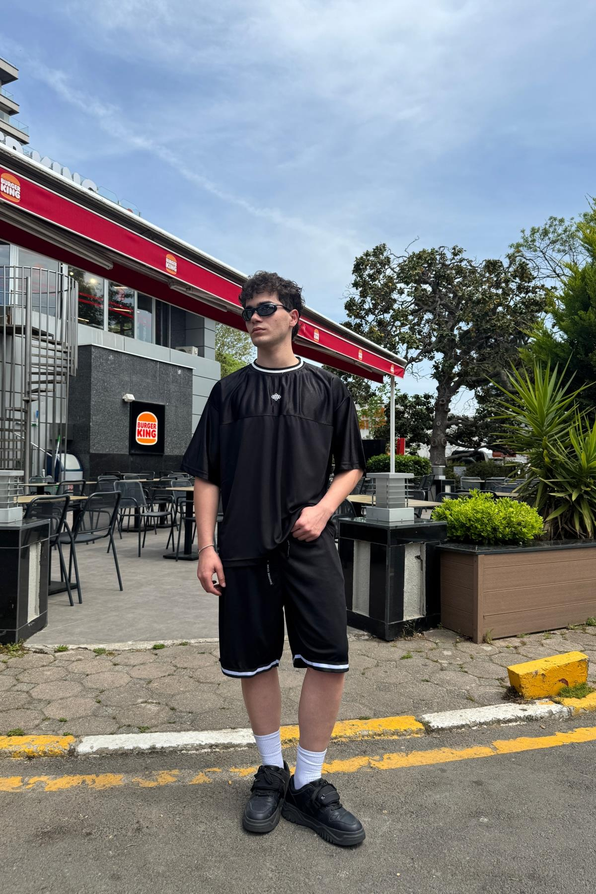 Couture Nakışlı Şerit Detay Siyah File Oversize Forma Tshirt