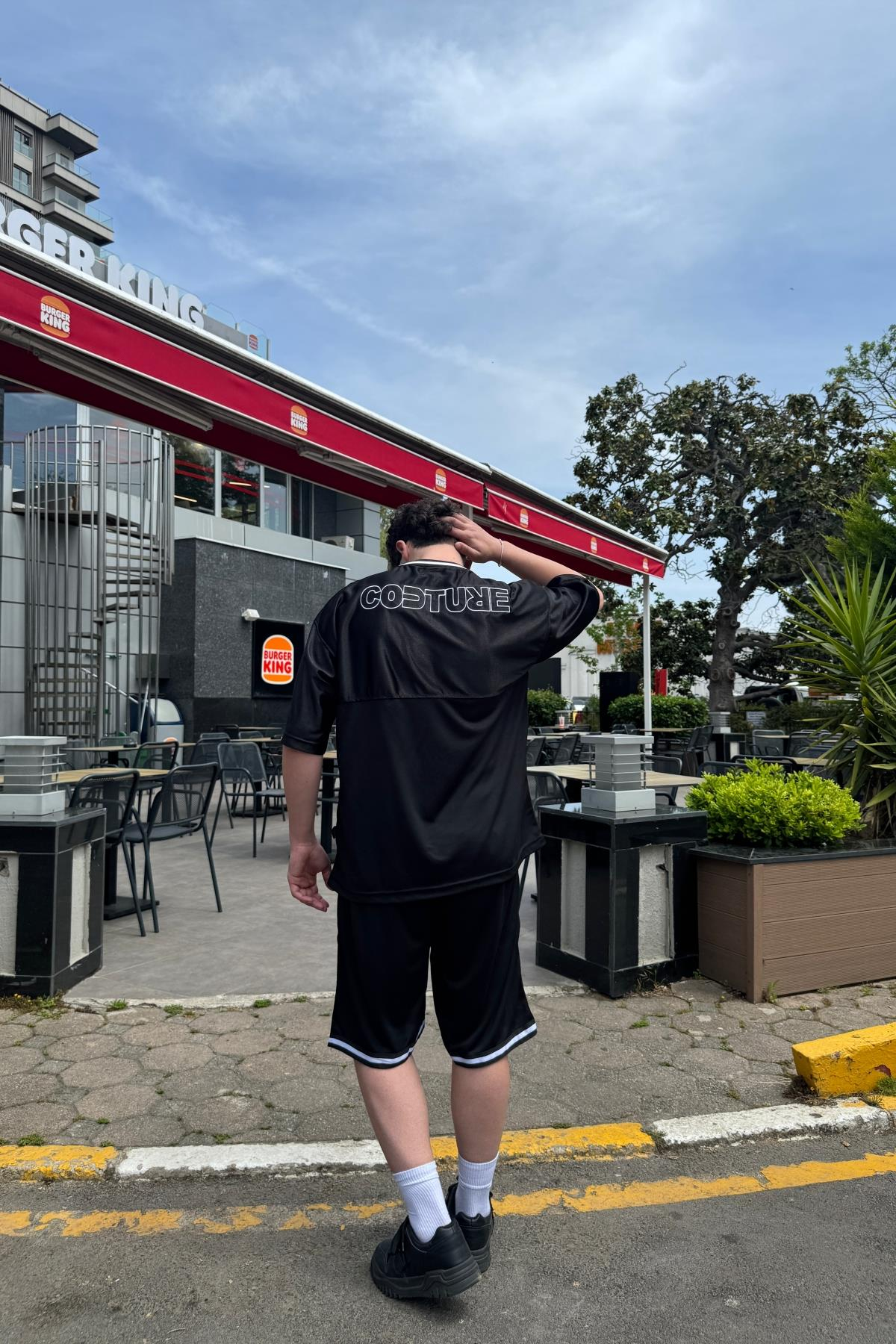Couture Nakışlı Şerit Detay Siyah File Oversize Forma Tshirt
