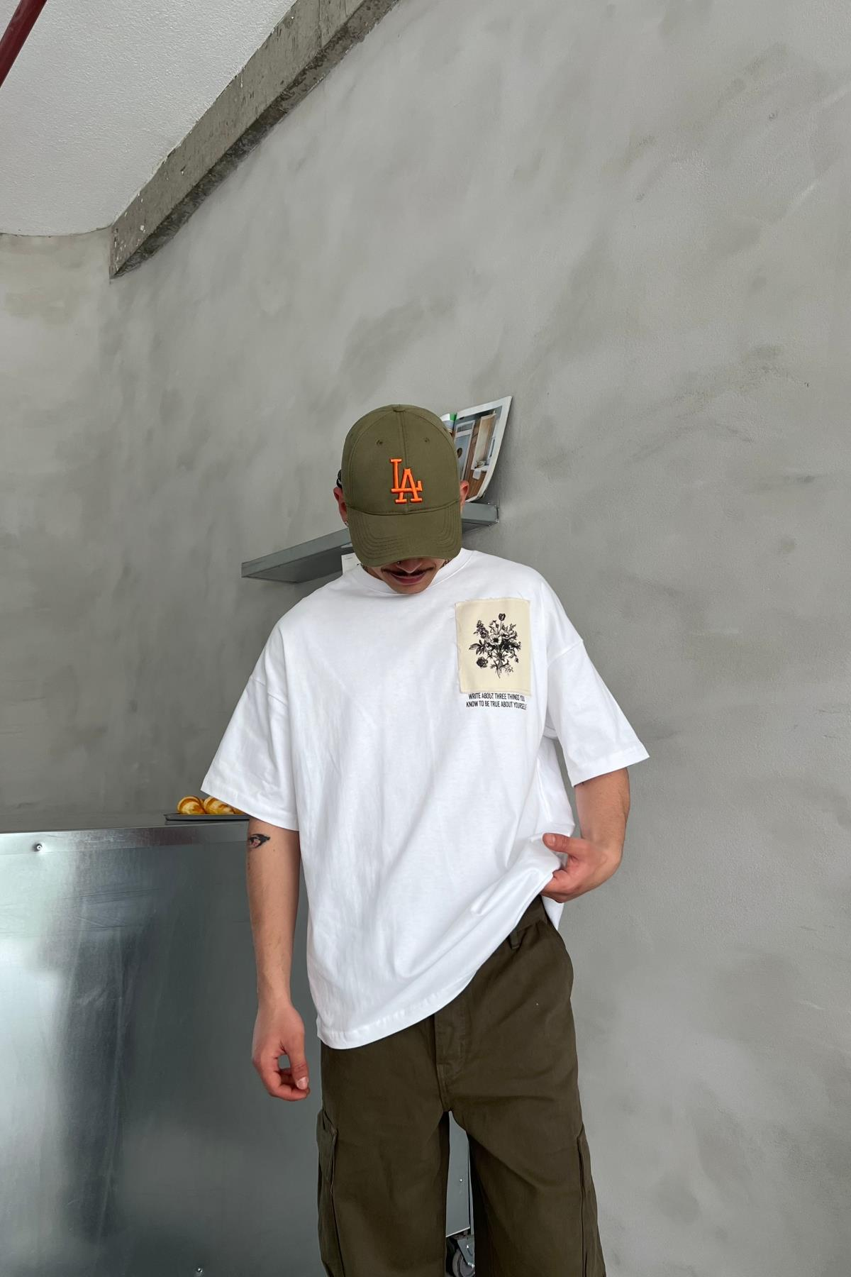 Etnik Desen Beyaz Oversize Patch Detay Tshirt