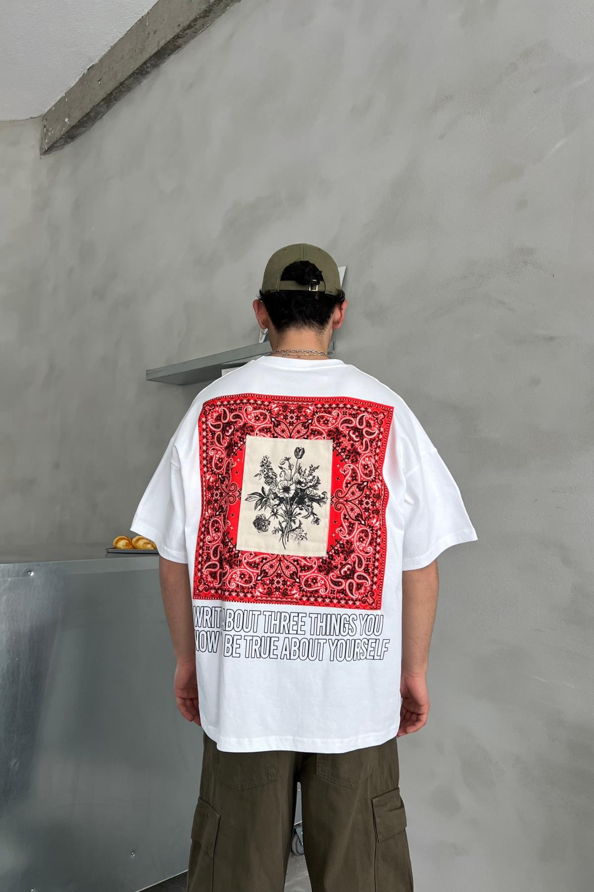 Etnik Desen Beyaz Oversize Patch Detay Tshirt