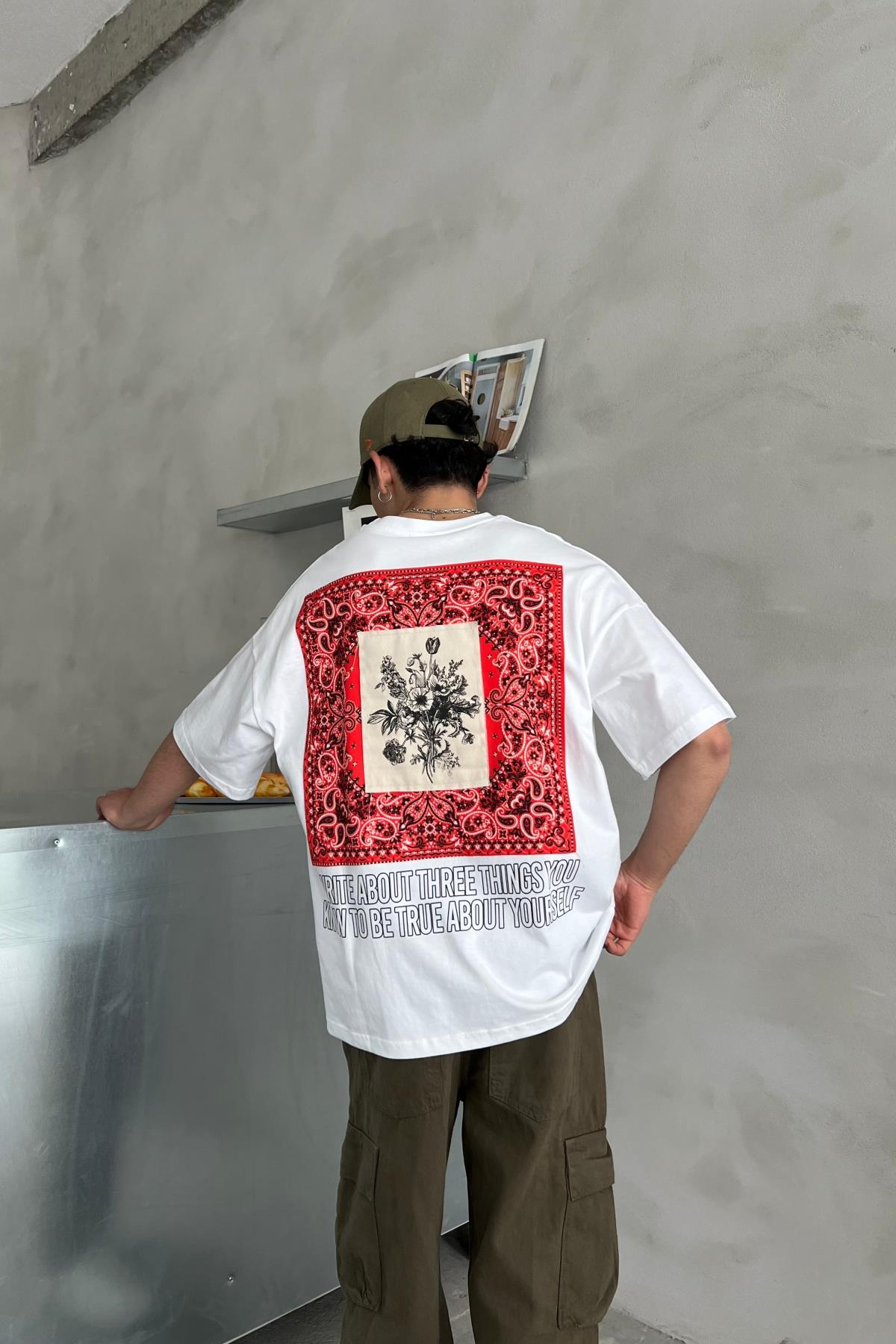 Etnik Desen Beyaz Oversize Patch Detay Tshirt