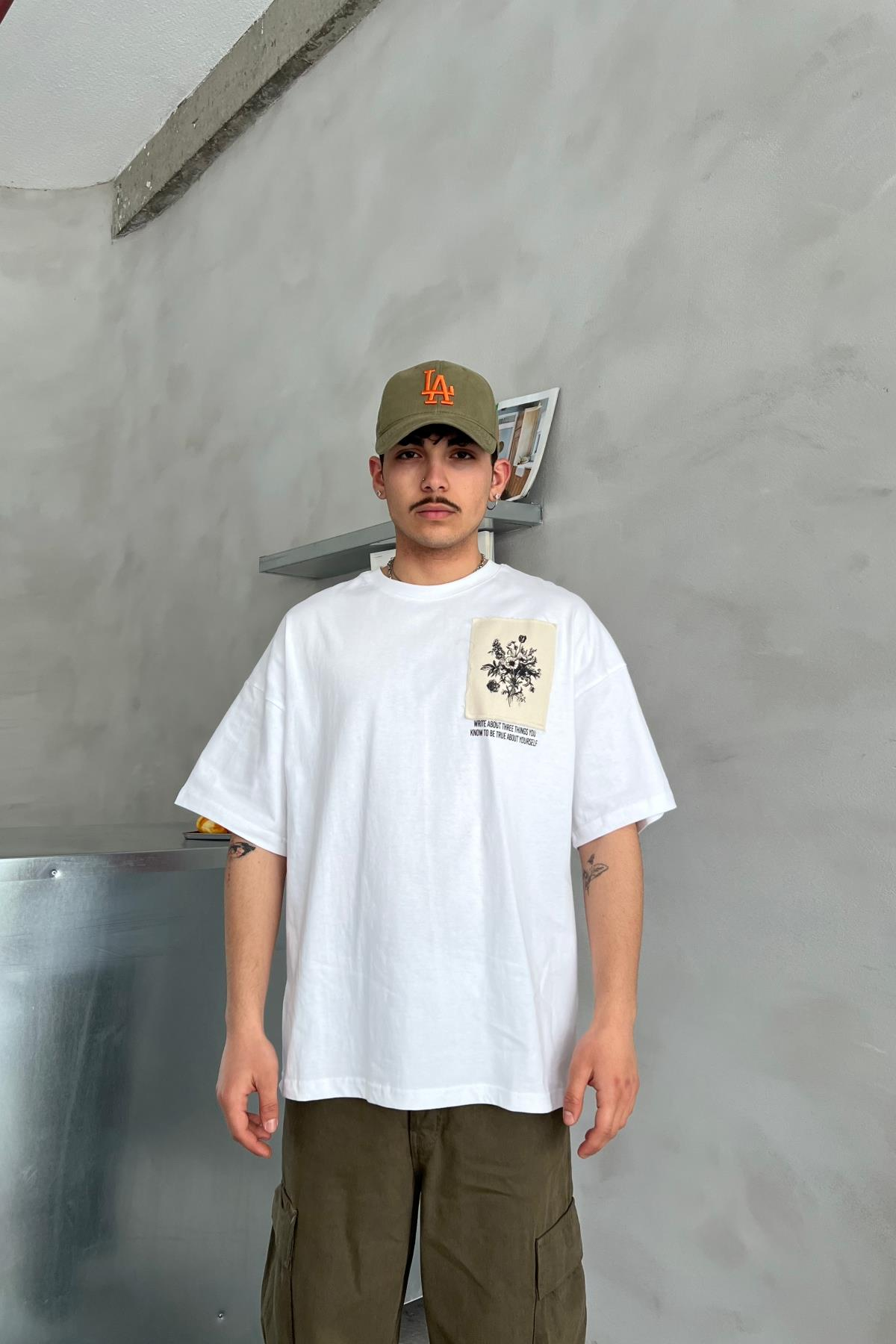 Etnik Desen Beyaz Oversize Patch Detay Tshirt