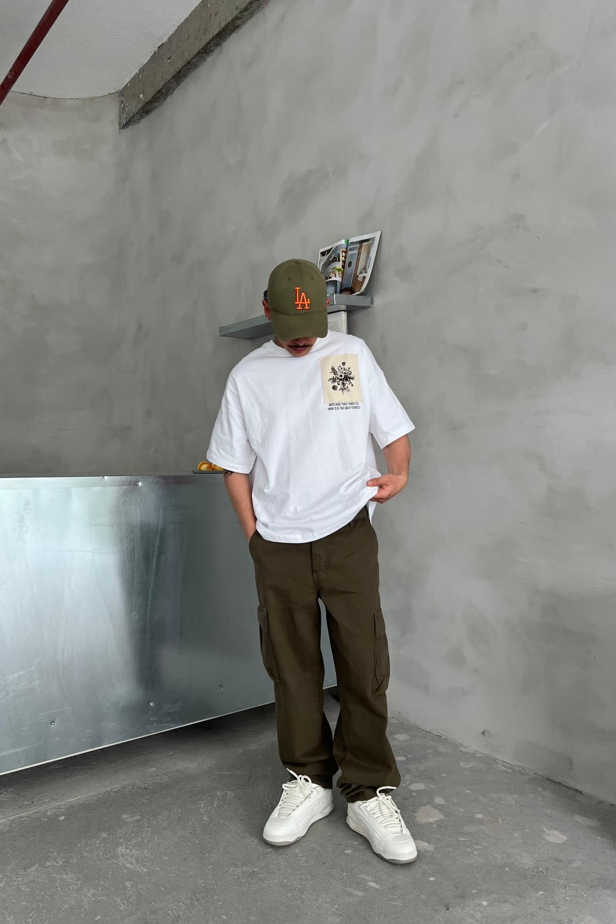 Etnik Desen Beyaz Oversize Patch Detay Tshirt