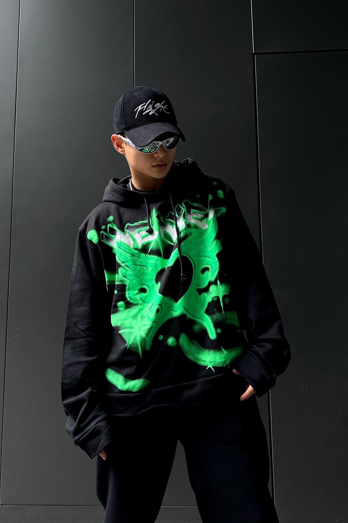 Heaven Graffiti Baskılı Siyah Oversize Sweatshirt SW1051