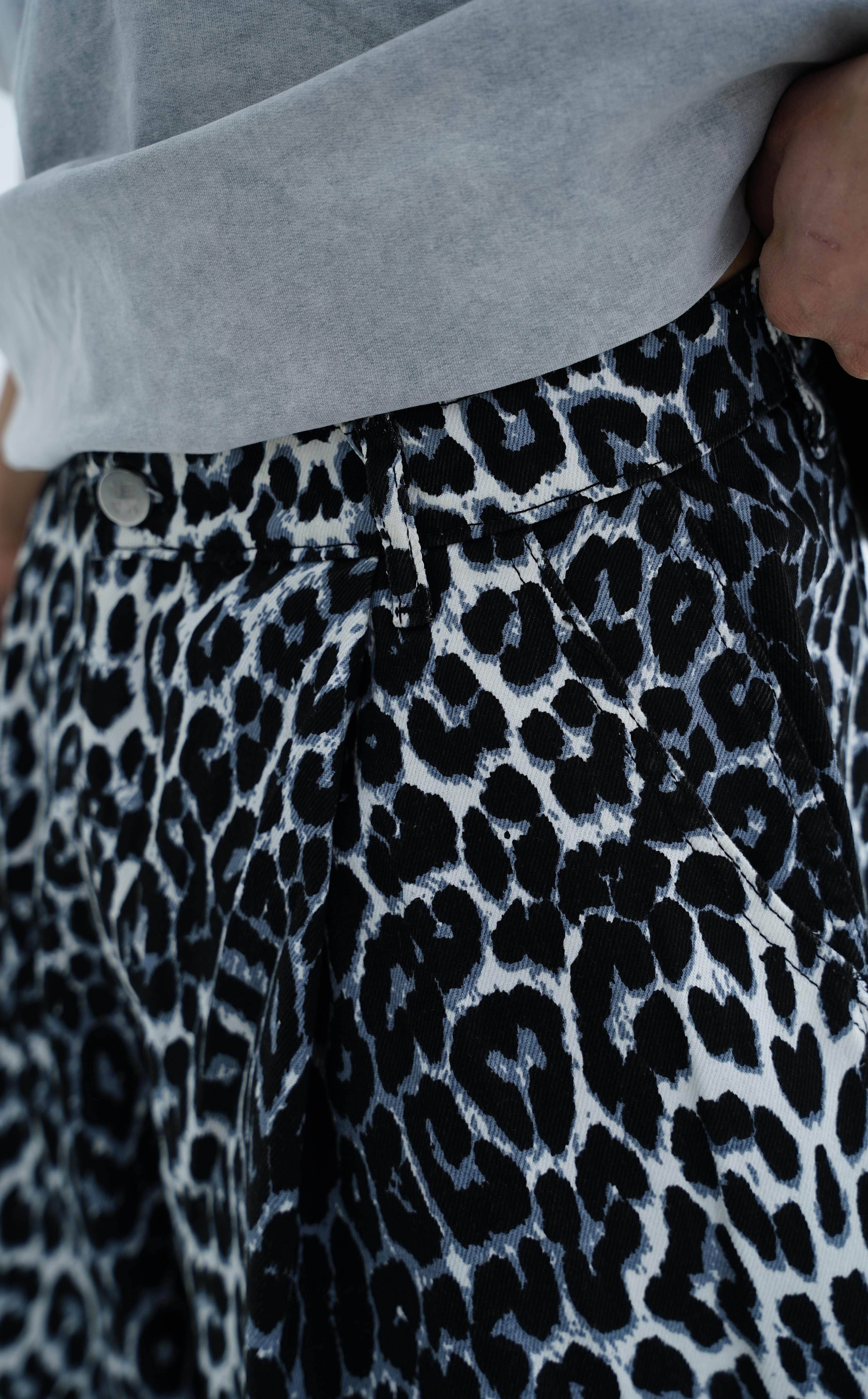 Leopar Desen Beyaz Dokuma Pantolon KN4672