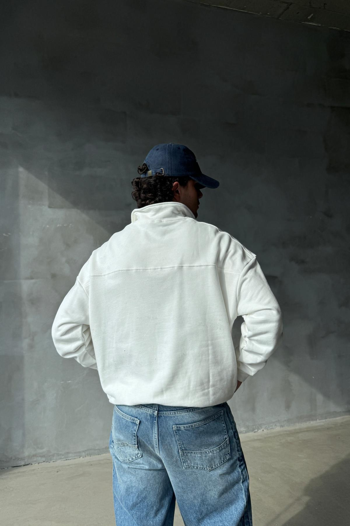 Logo Detay Fermuar Yaka Ekru Oversize Sweatshirt SR01