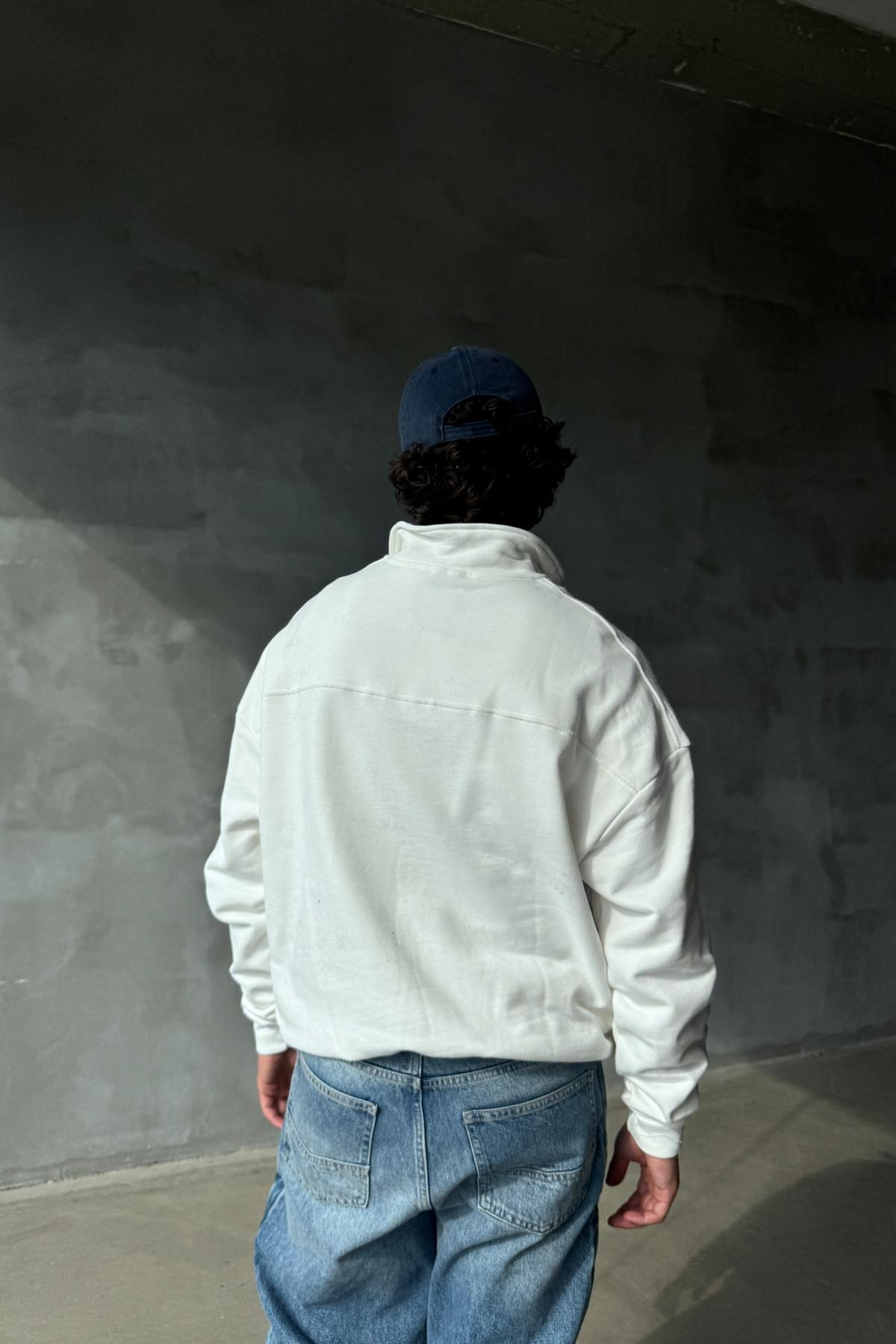 Logo Detay Fermuar Yaka Ekru Oversize Sweatshirt SR01