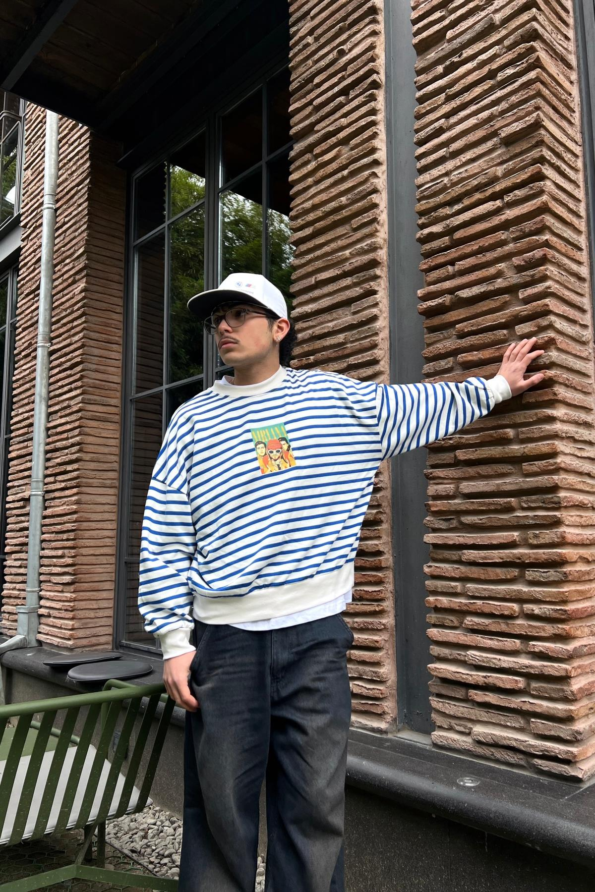 Mavi Çizgili Nirvana Baskılı Oversize Sweatshirt