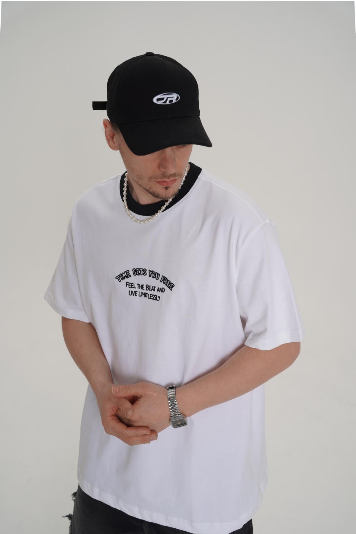 Nakışlı Beyaz Oversize Tshirt CT01 MRT26028