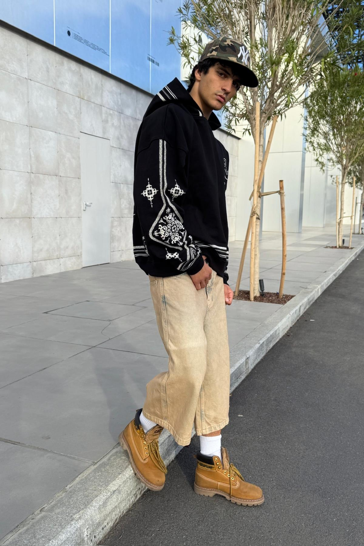 Nakışlı Etnik Desen Siyah Oversize Hoodie JC01