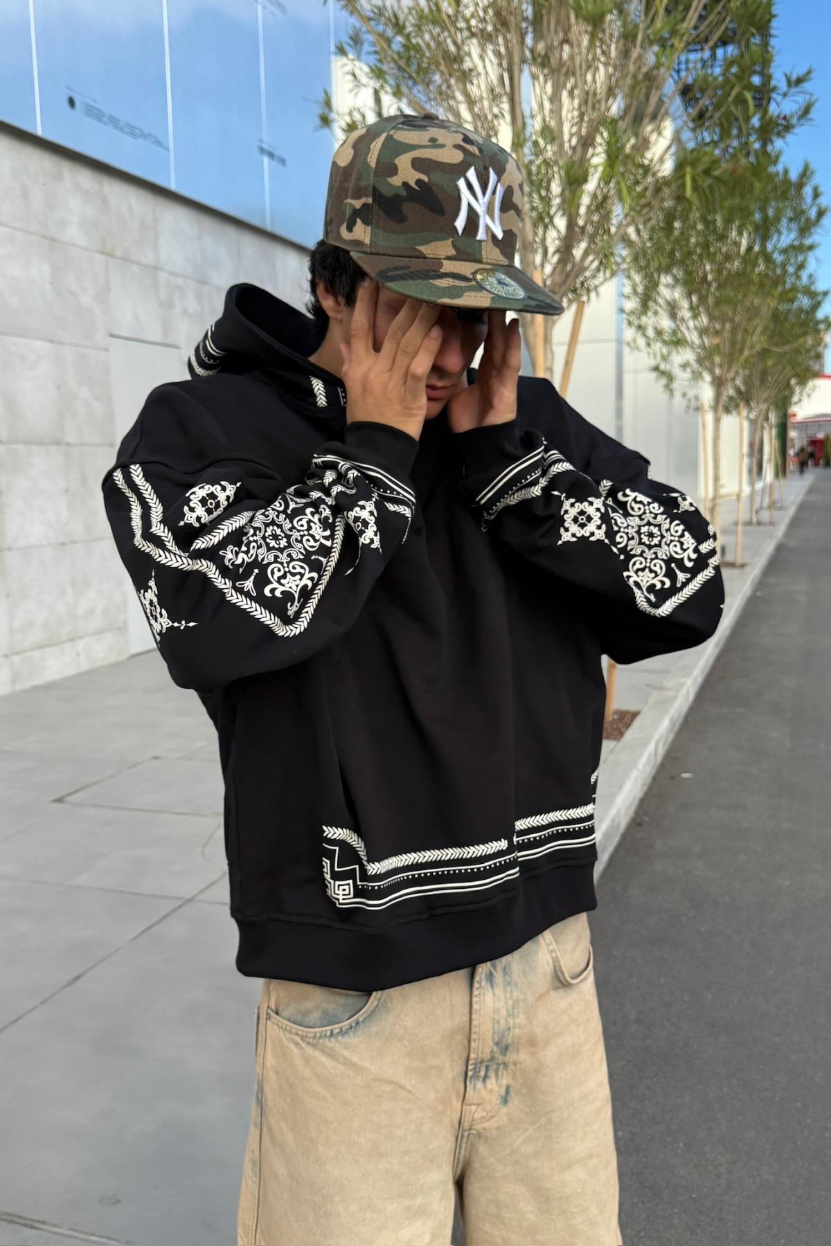 Nakışlı Etnik Desen Siyah Oversize Hoodie JC01
