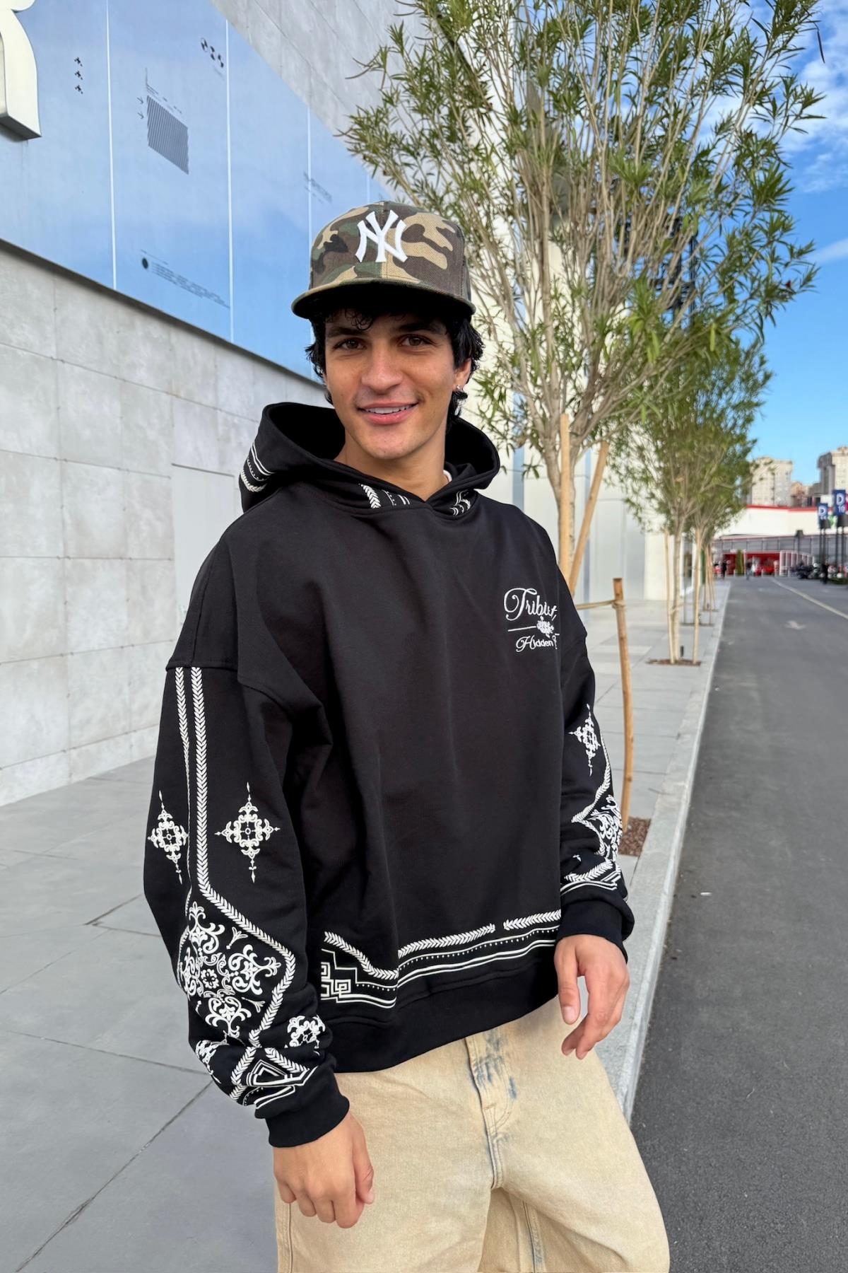 Nakışlı Etnik Desen Siyah Oversize Hoodie JC01