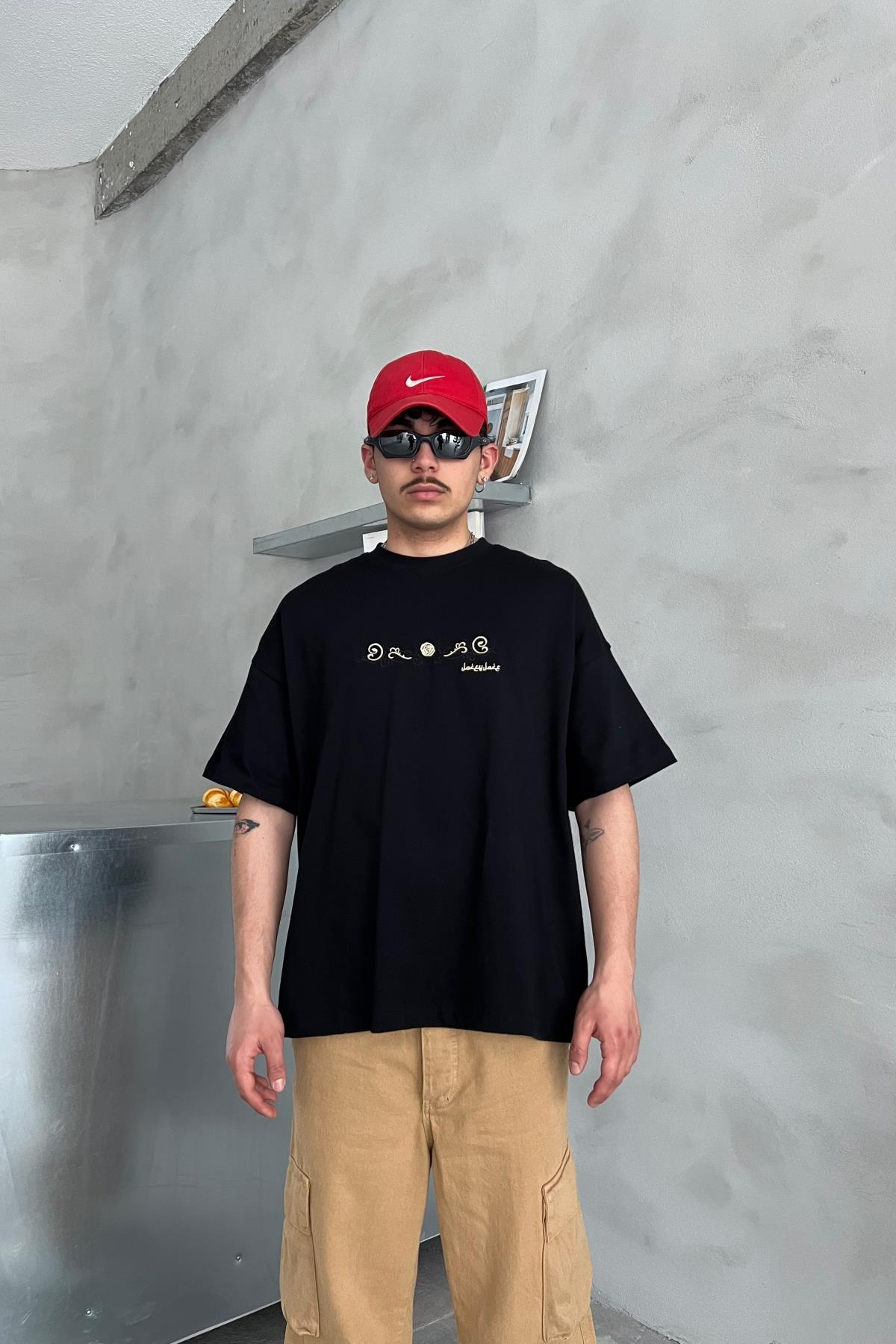 Nakışlı Siyah Oversize Tshirt