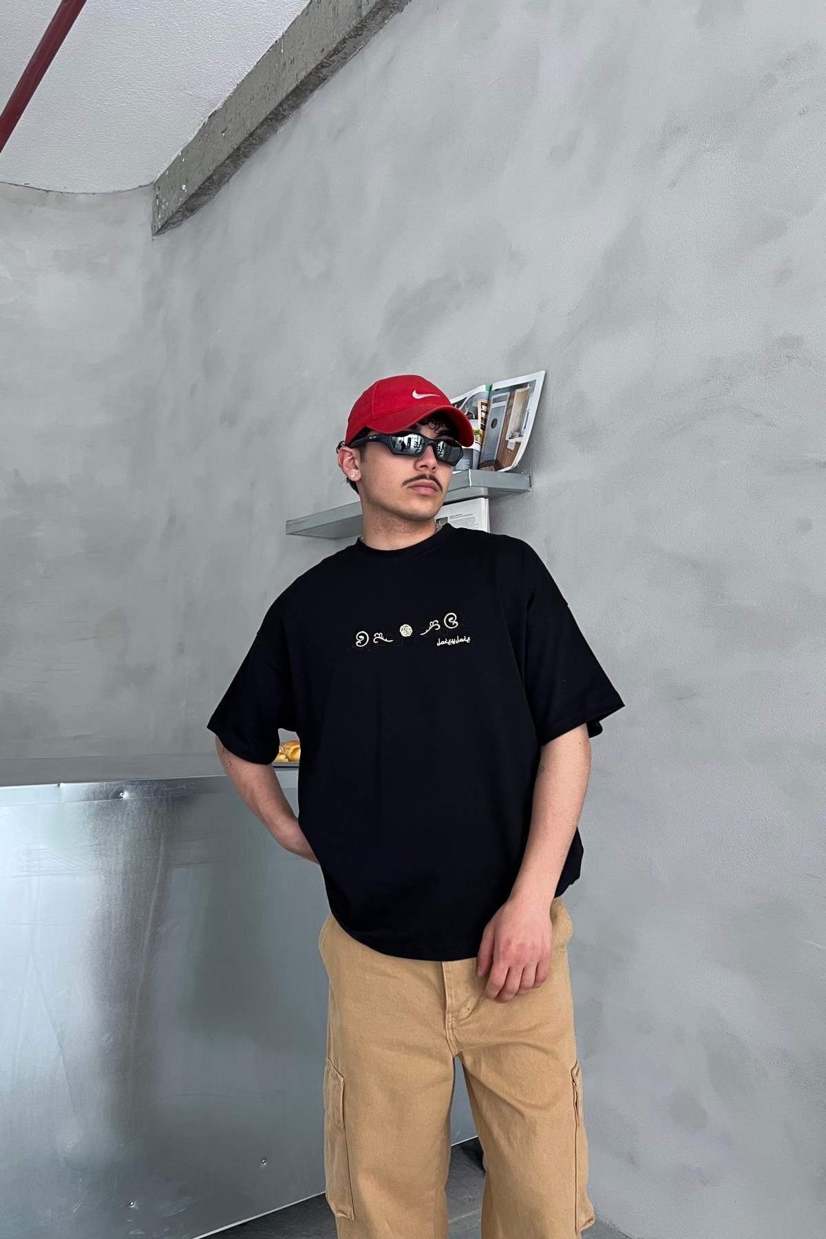 Nakışlı Siyah Oversize Tshirt