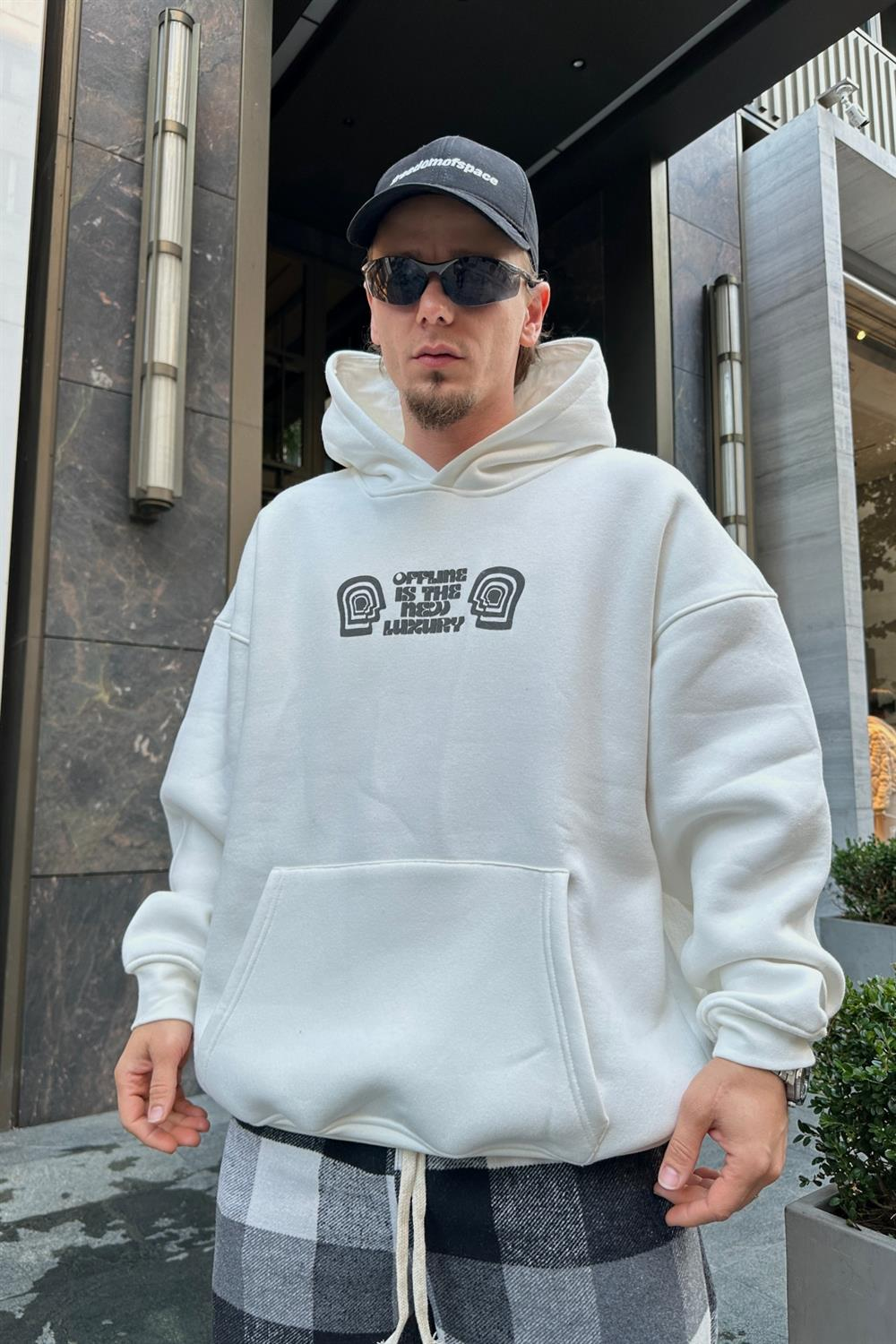 Offline Baskılı Beyaz Oversize Sweatshirt SW934