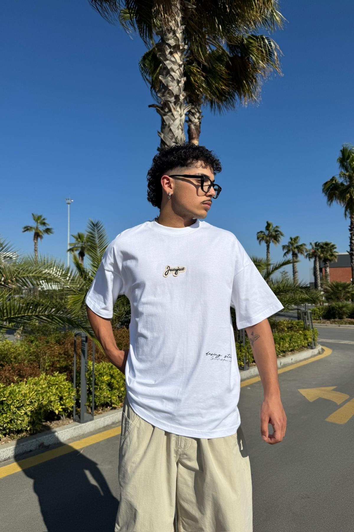 Patch Detay Beyaz Oversize Tshirt JC01