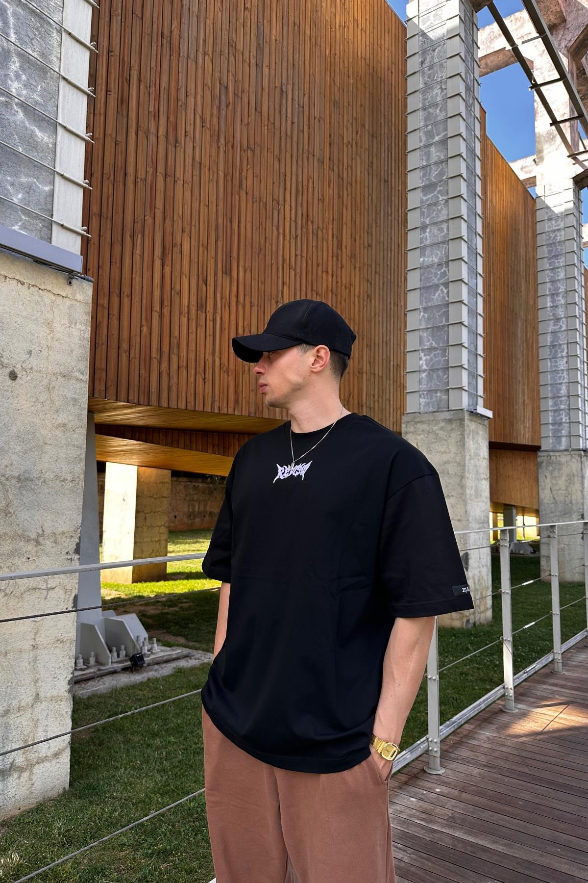 RV Patch Detay Siyah Oversize Tshirt T1069