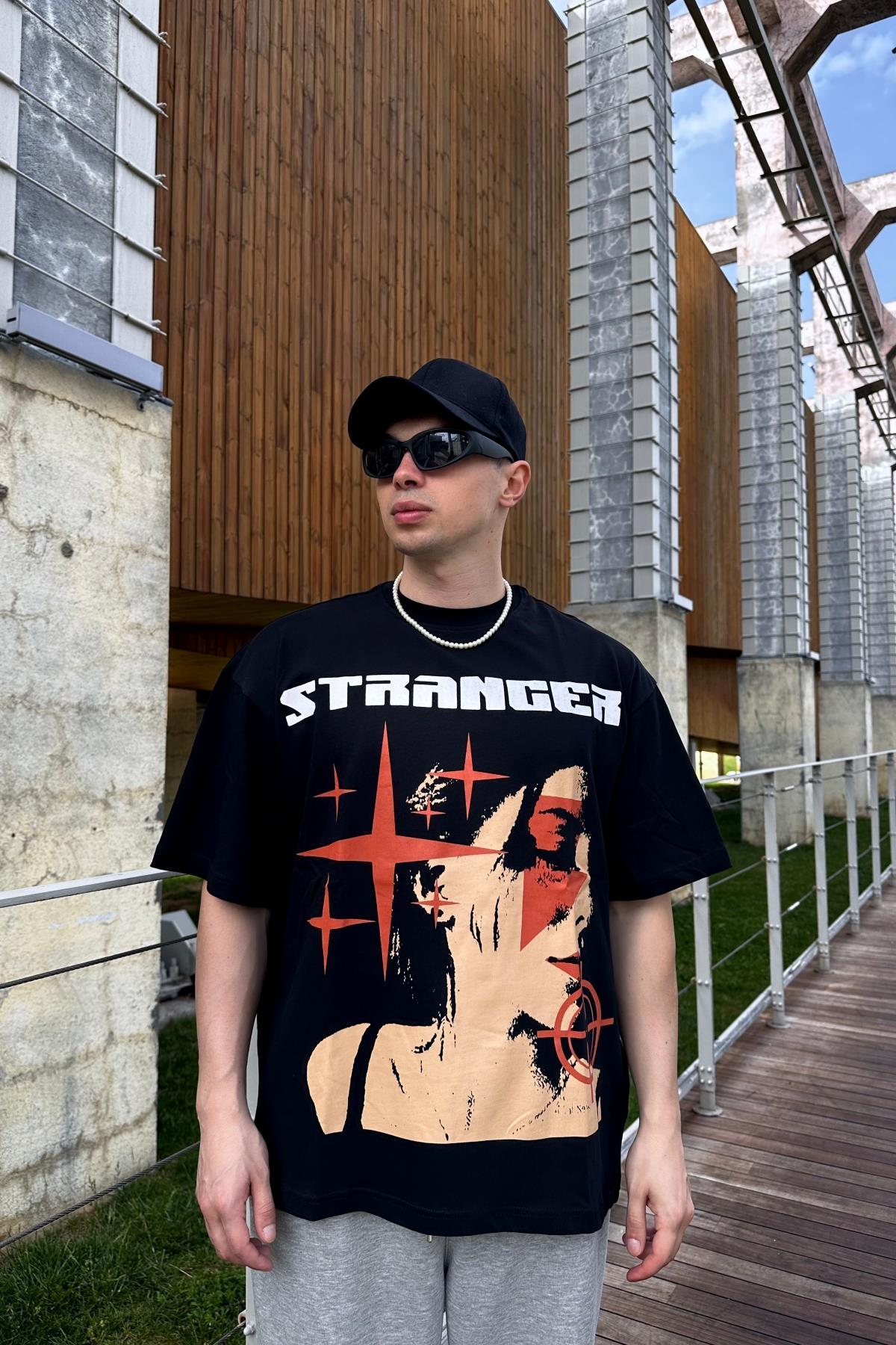 Stranger Baskılı Siyah Oversize Tshirt T1035