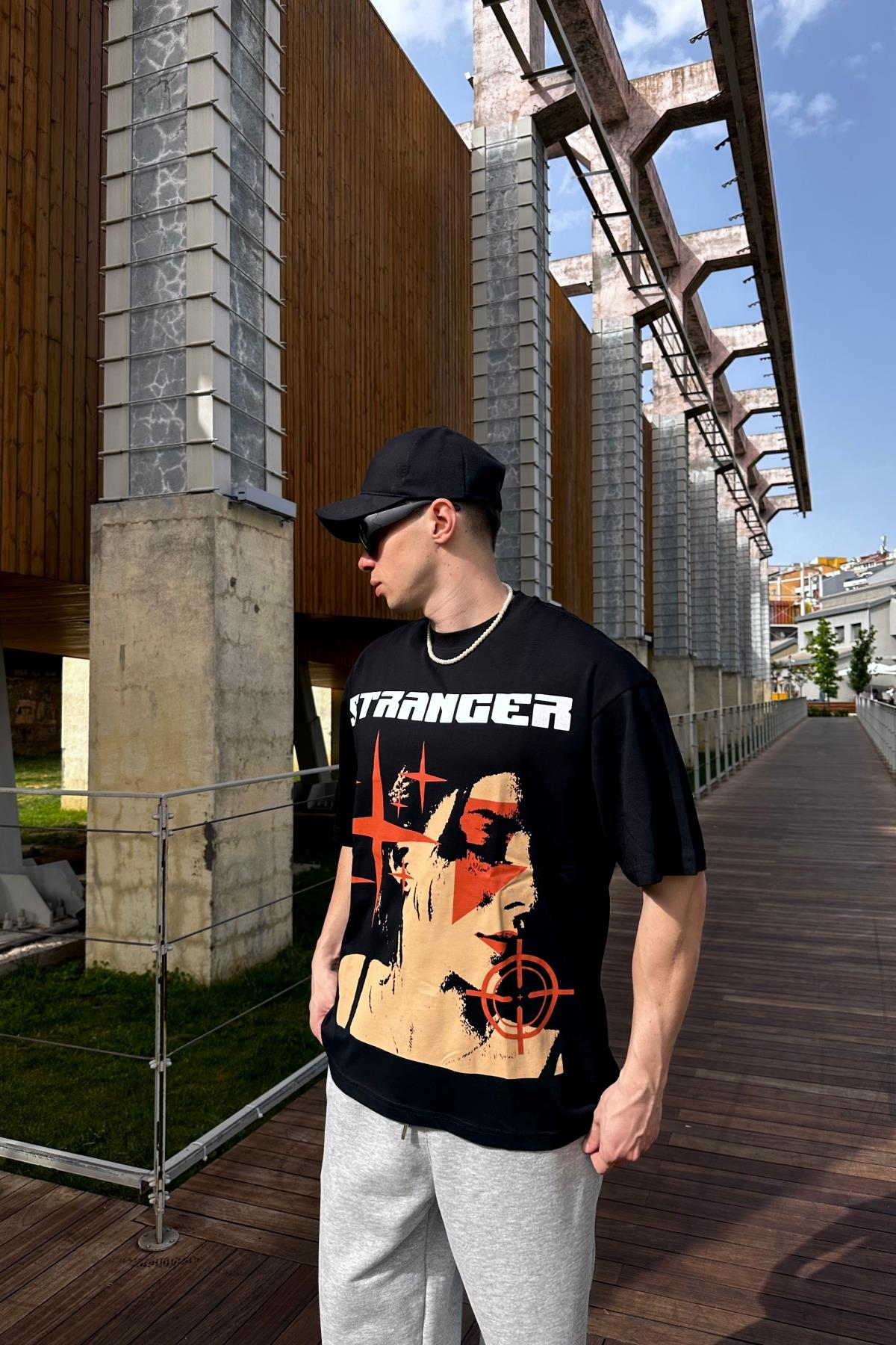 Stranger Baskılı Siyah Oversize Tshirt T1035