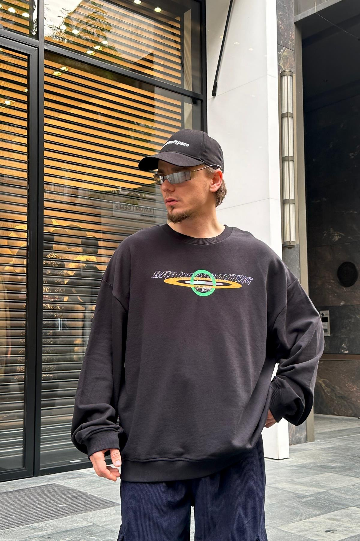 Taş Baskılı Siyah Oversize Sweatshirt SW970