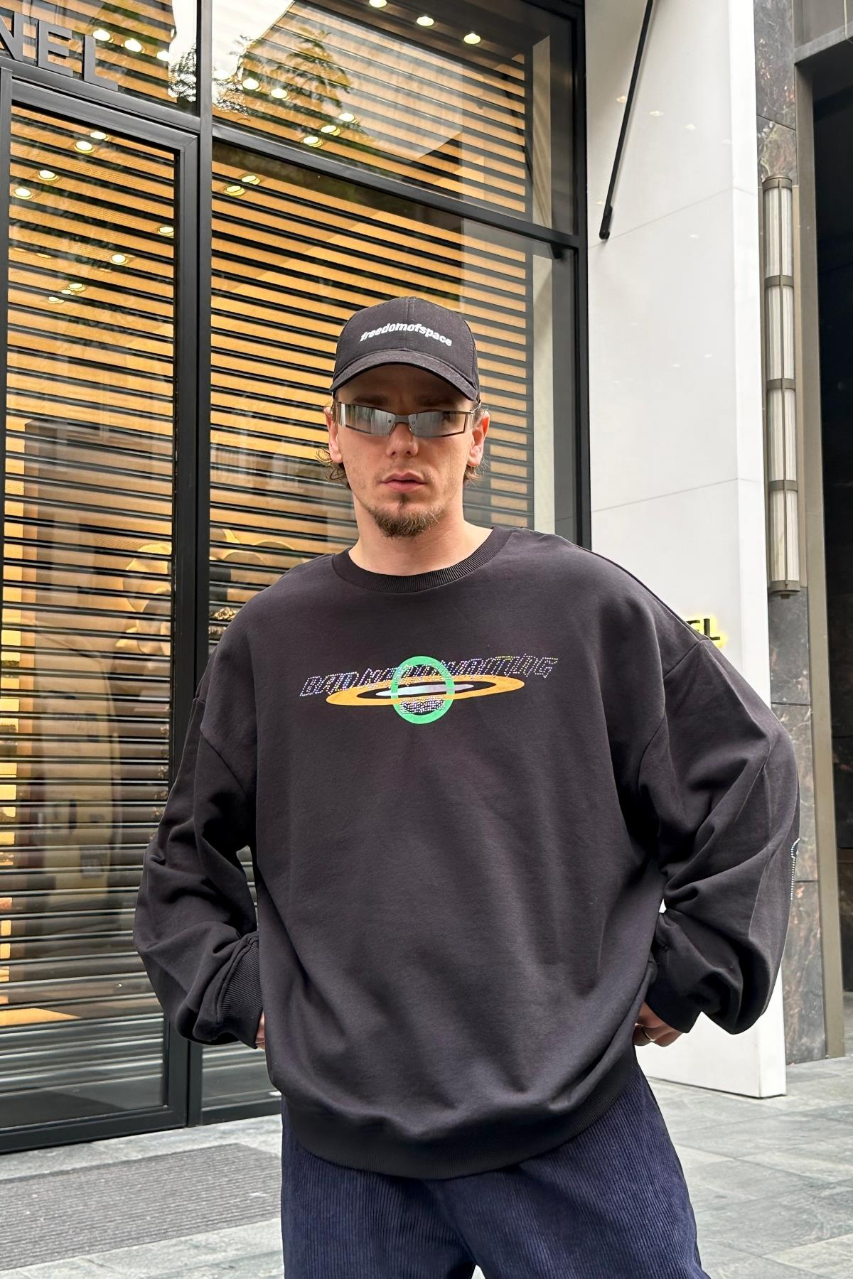 Taş Baskılı Siyah Oversize Sweatshirt SW970