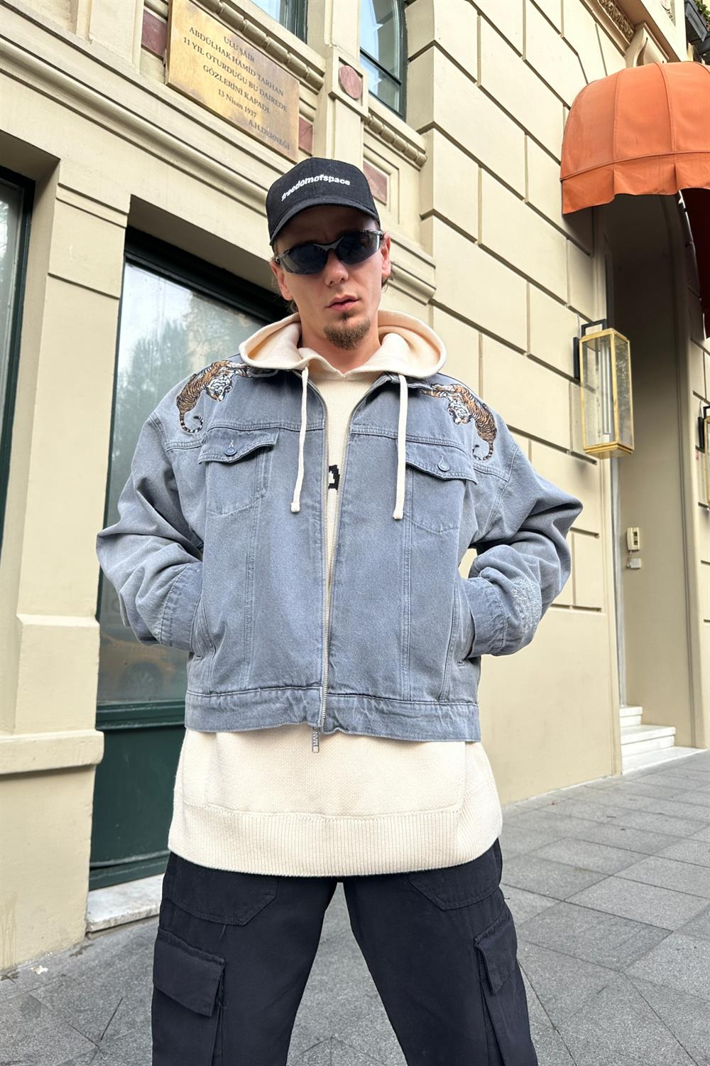 Tiger Nakışlı Oversize Gri Jean Ceket C209