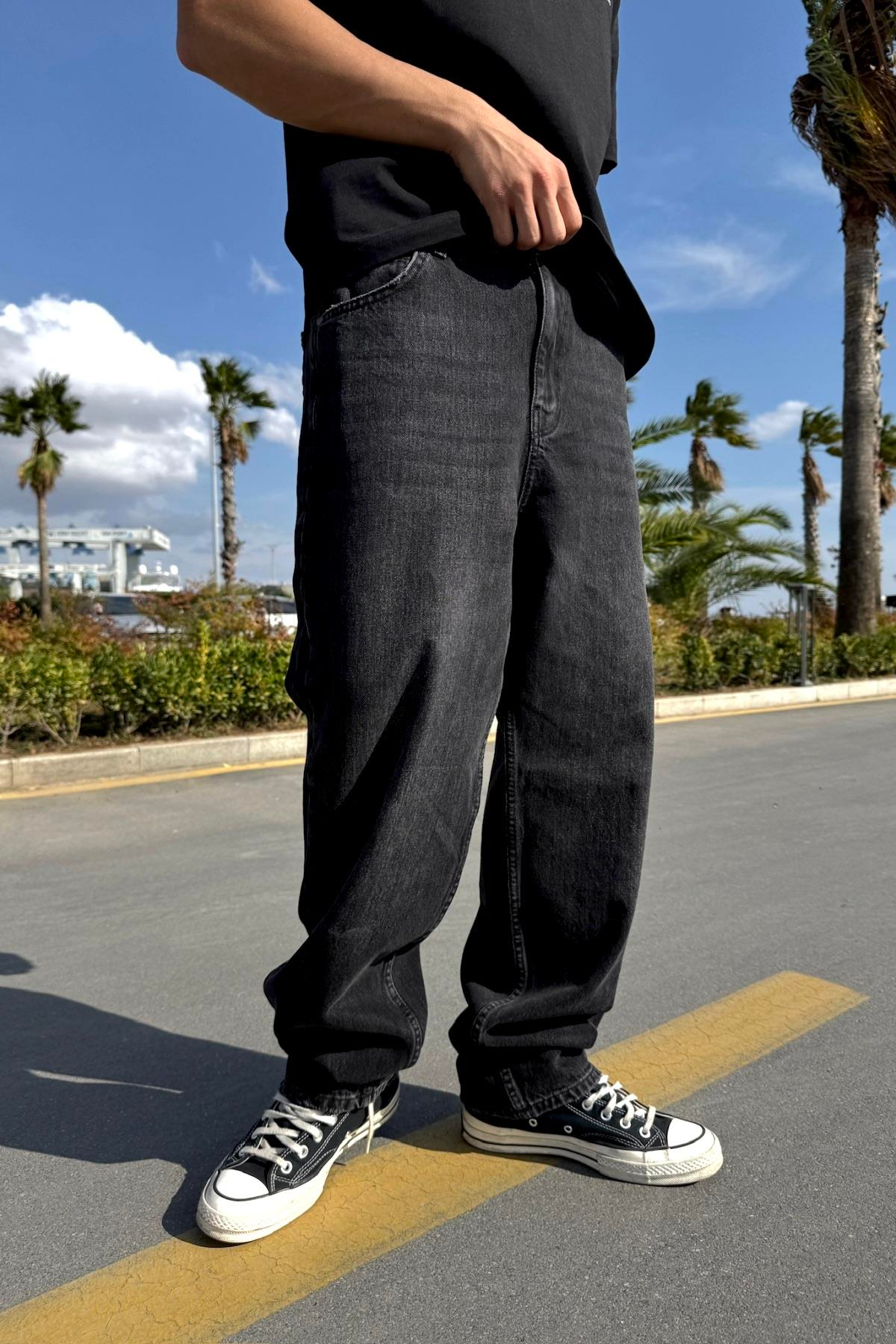 Yıkama Efektli Siyah Baggy Jean