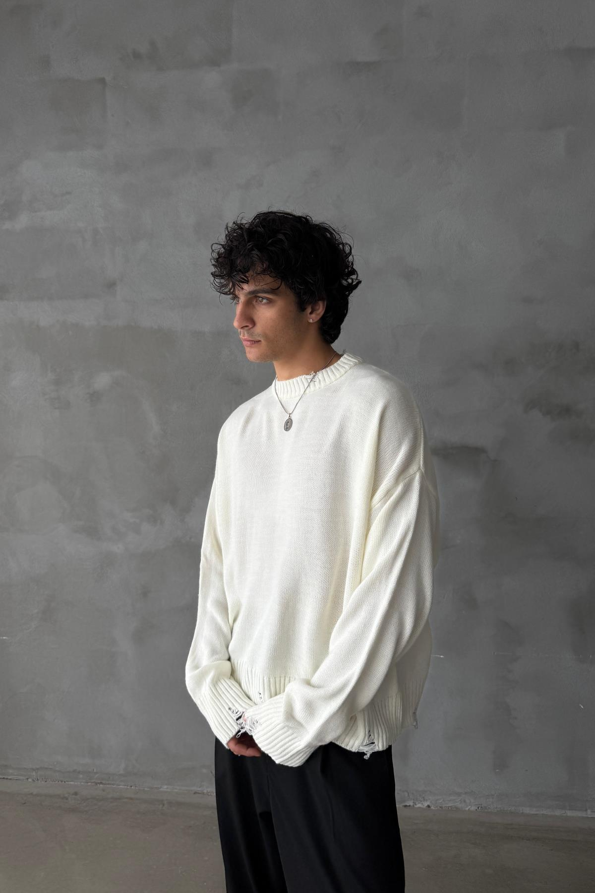Yırtık Detay Oversize Ekru Kazak