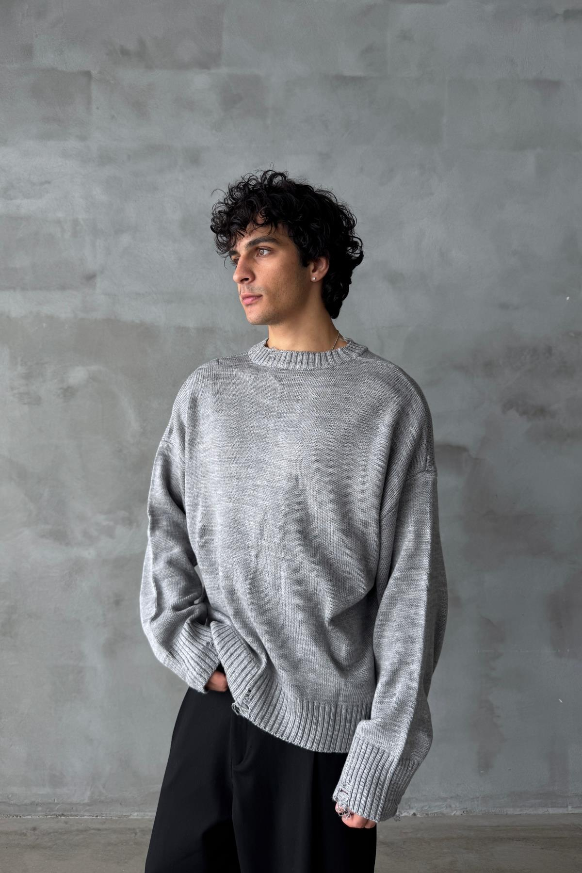 Yırtık Detay Oversize Gri Kazak