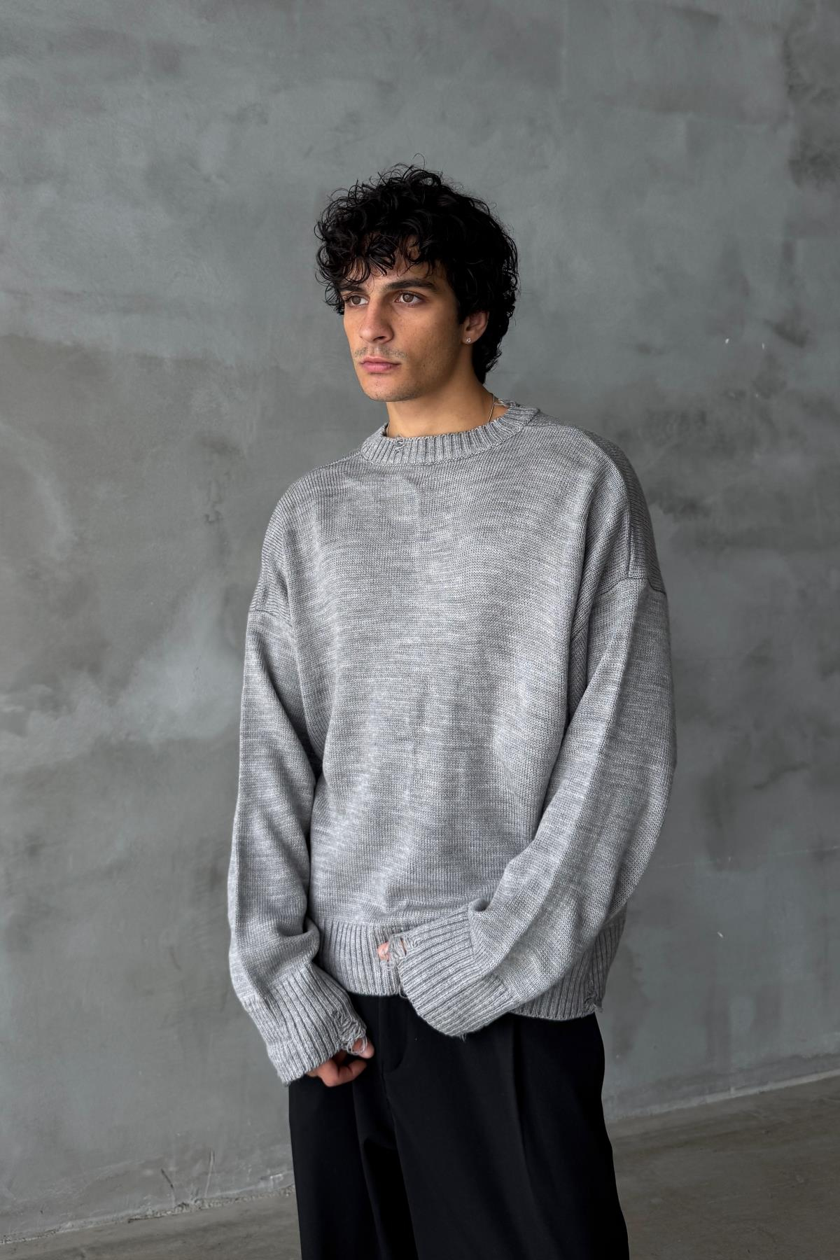 Yırtık Detay Oversize Gri Kazak