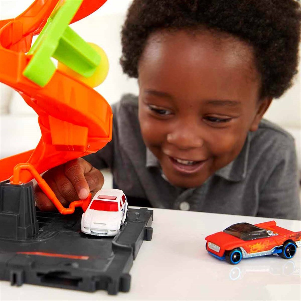 Hot Wheels Mega Araba Yıkama Kulesi HDP05-Erkek Oyun Setleri