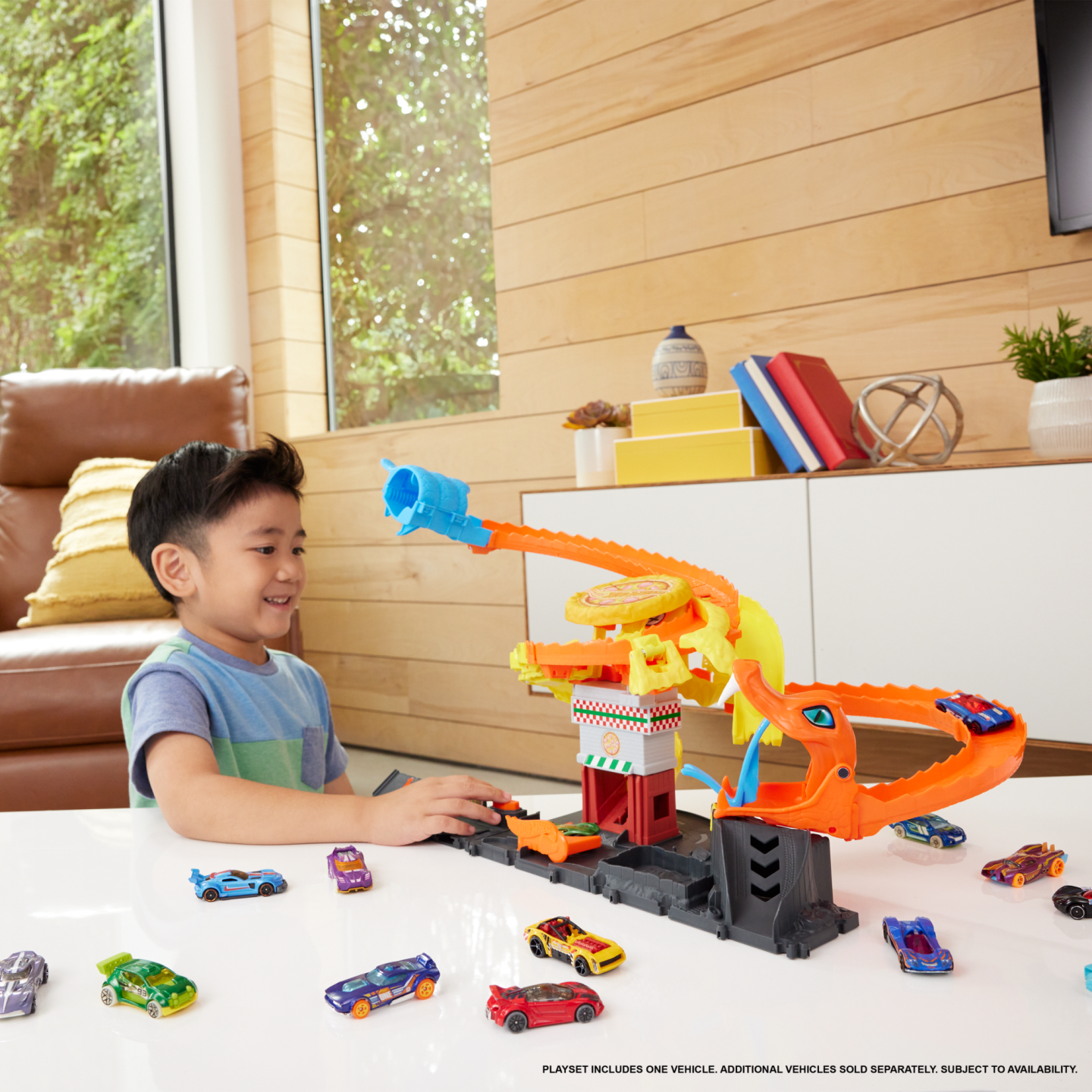 hot-wheels-pizza-dukkaninda-kobra-mace-318be5.png