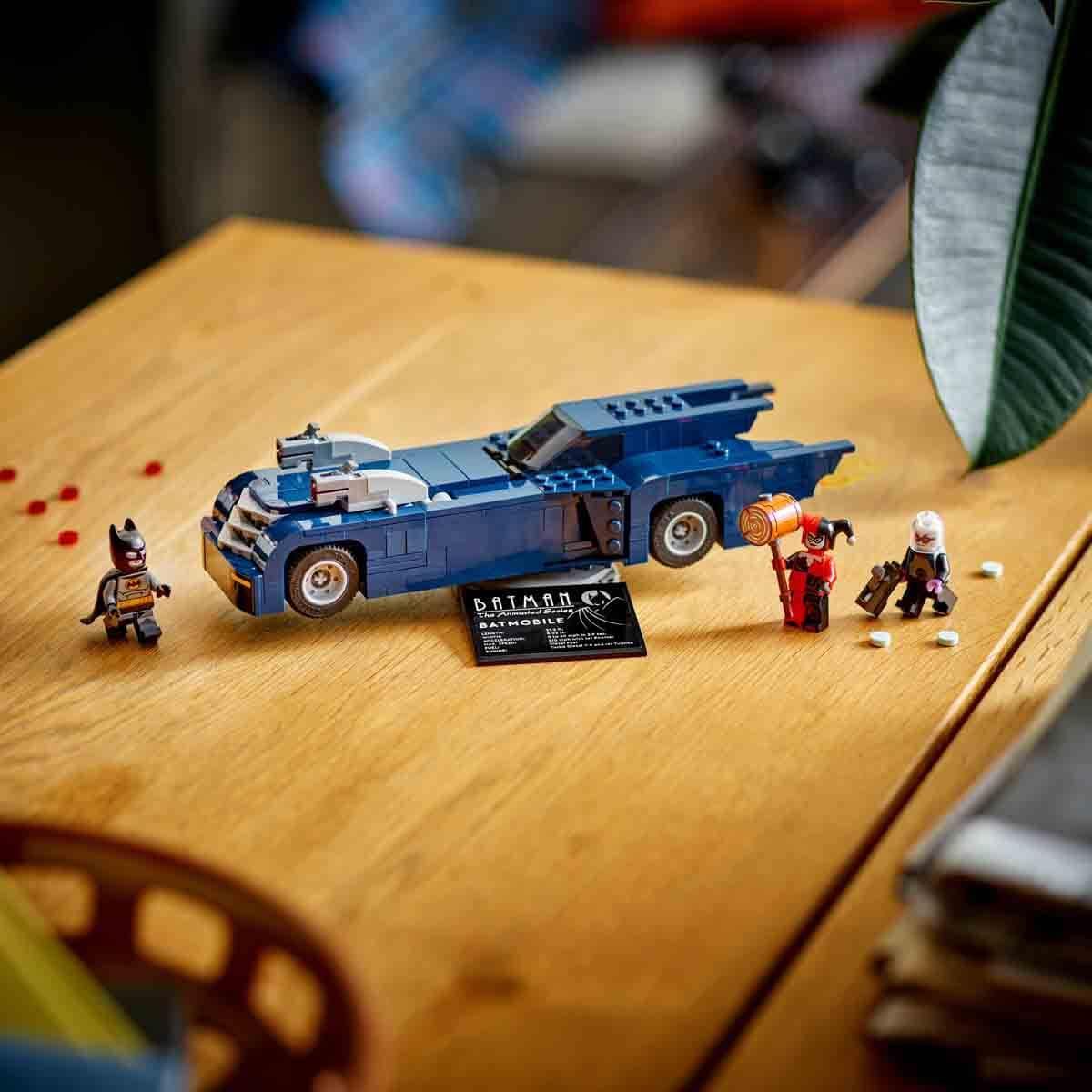 lego-dc-batman-batmobile-ile-batman-ha-0a90ff.jpg