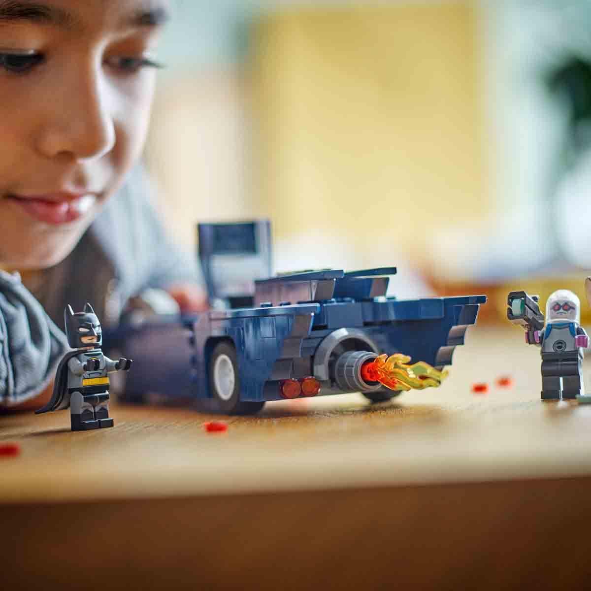 lego-dc-batman-batmobile-ile-batman-ha-3-4d5f.jpg
