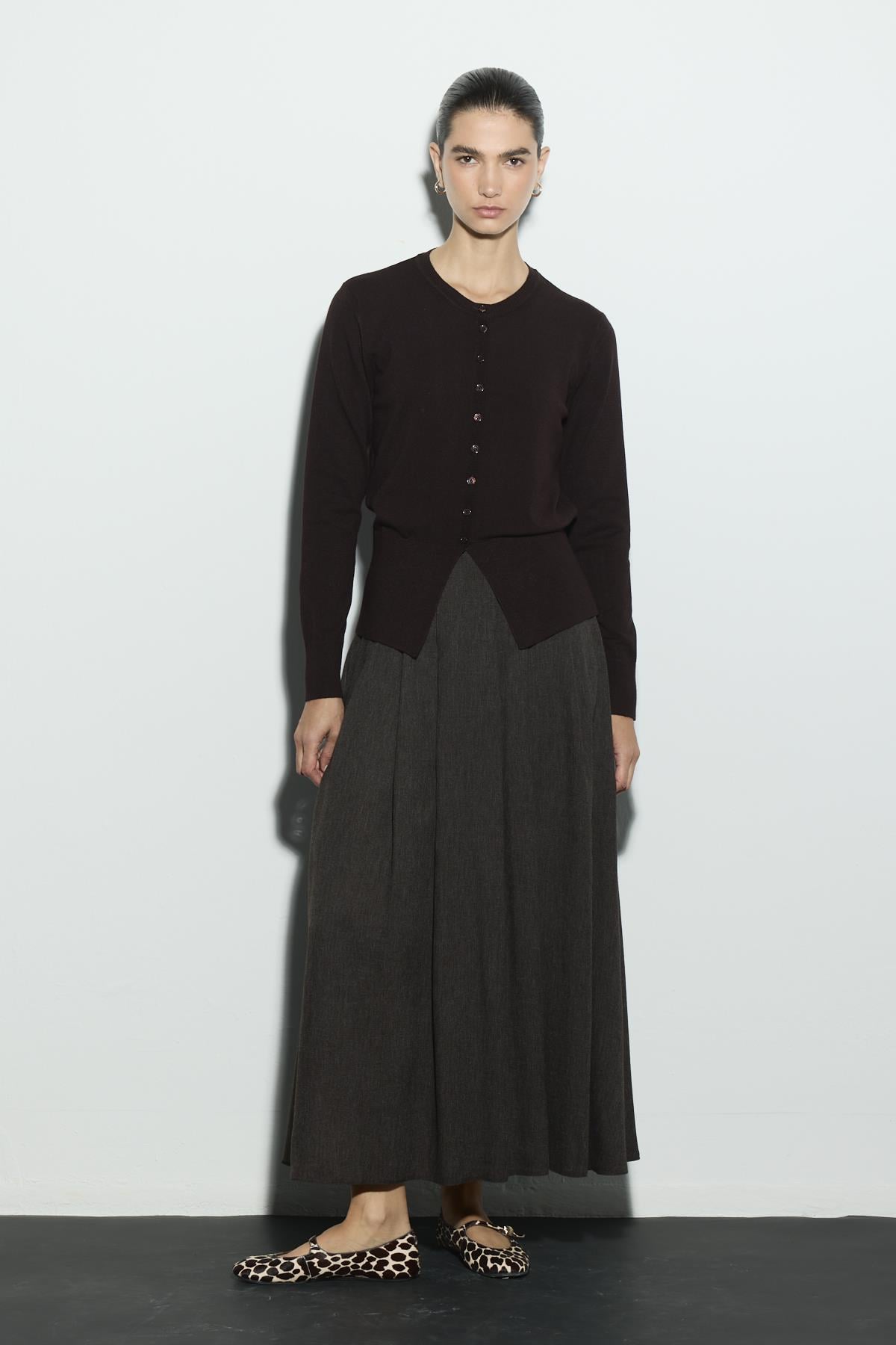 BELİ OTURTMALI TRİKO HIRKA ACI KAHVE
