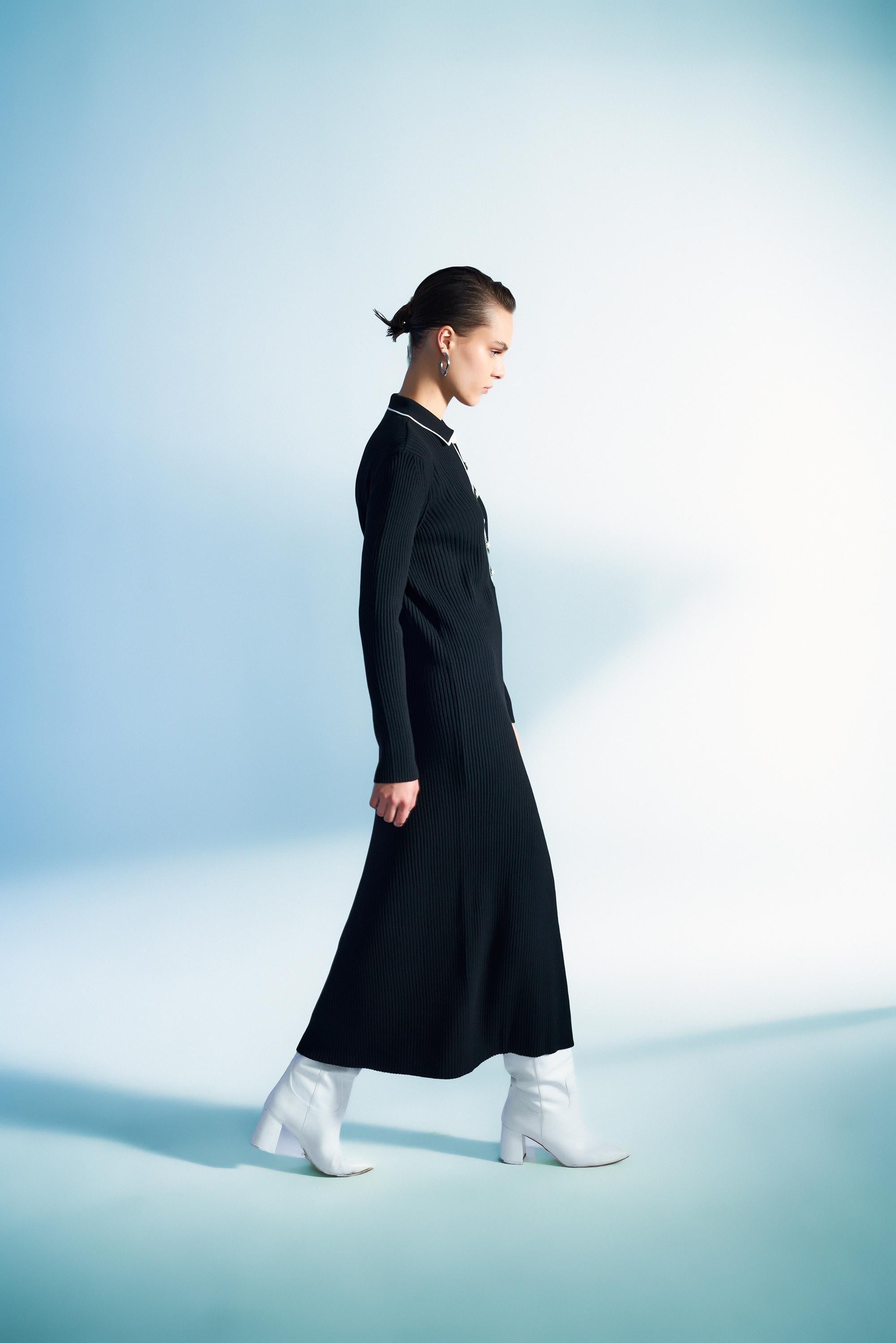 DÜĞMELİ TRİKO ELBİSE SİYAH