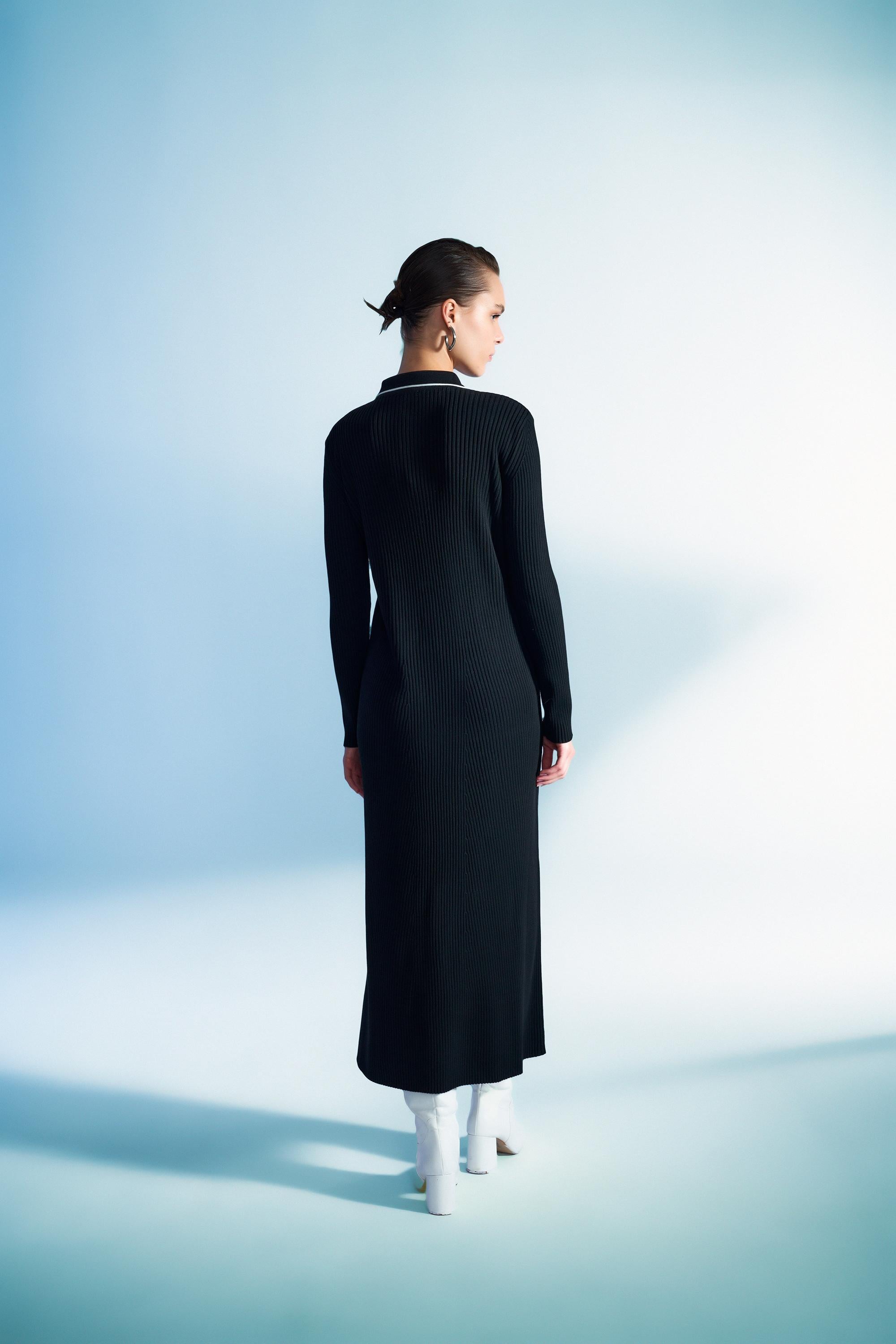 DÜĞMELİ TRİKO ELBİSE SİYAH